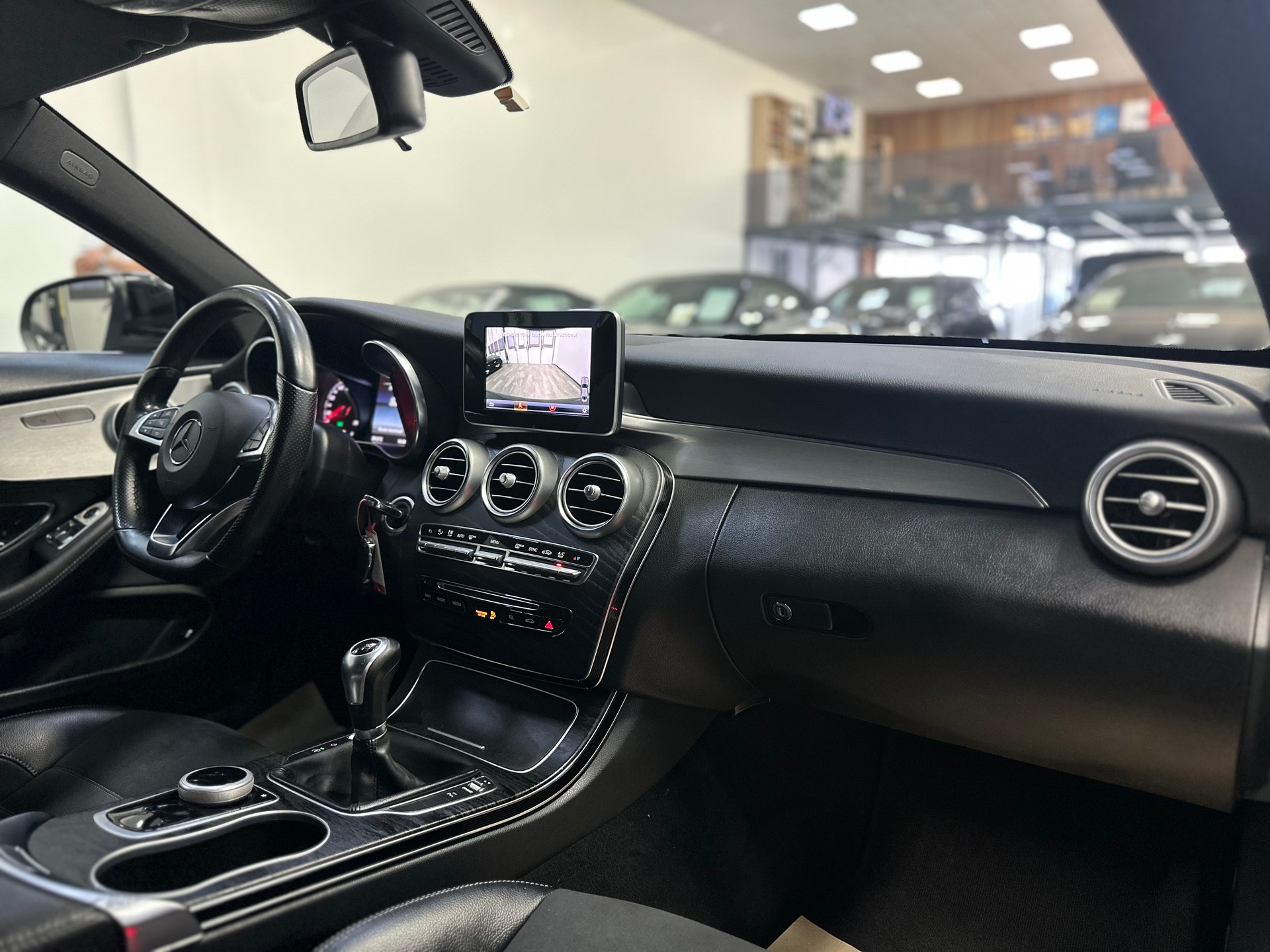 MERCEDES-BENZ C 200 AMG Line Coupé-image-9