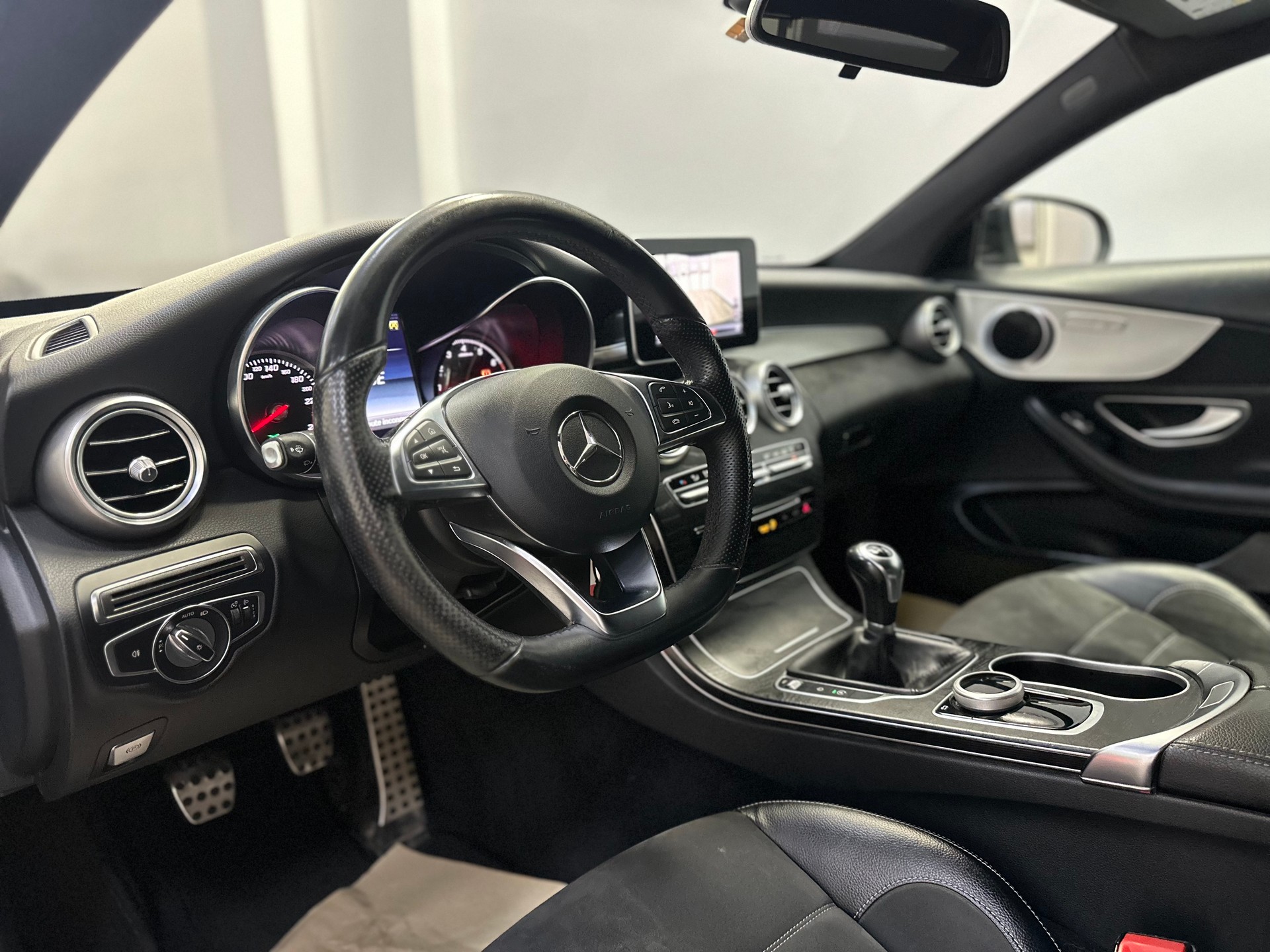 MERCEDES-BENZ C 200 AMG Line Coupé-image-8