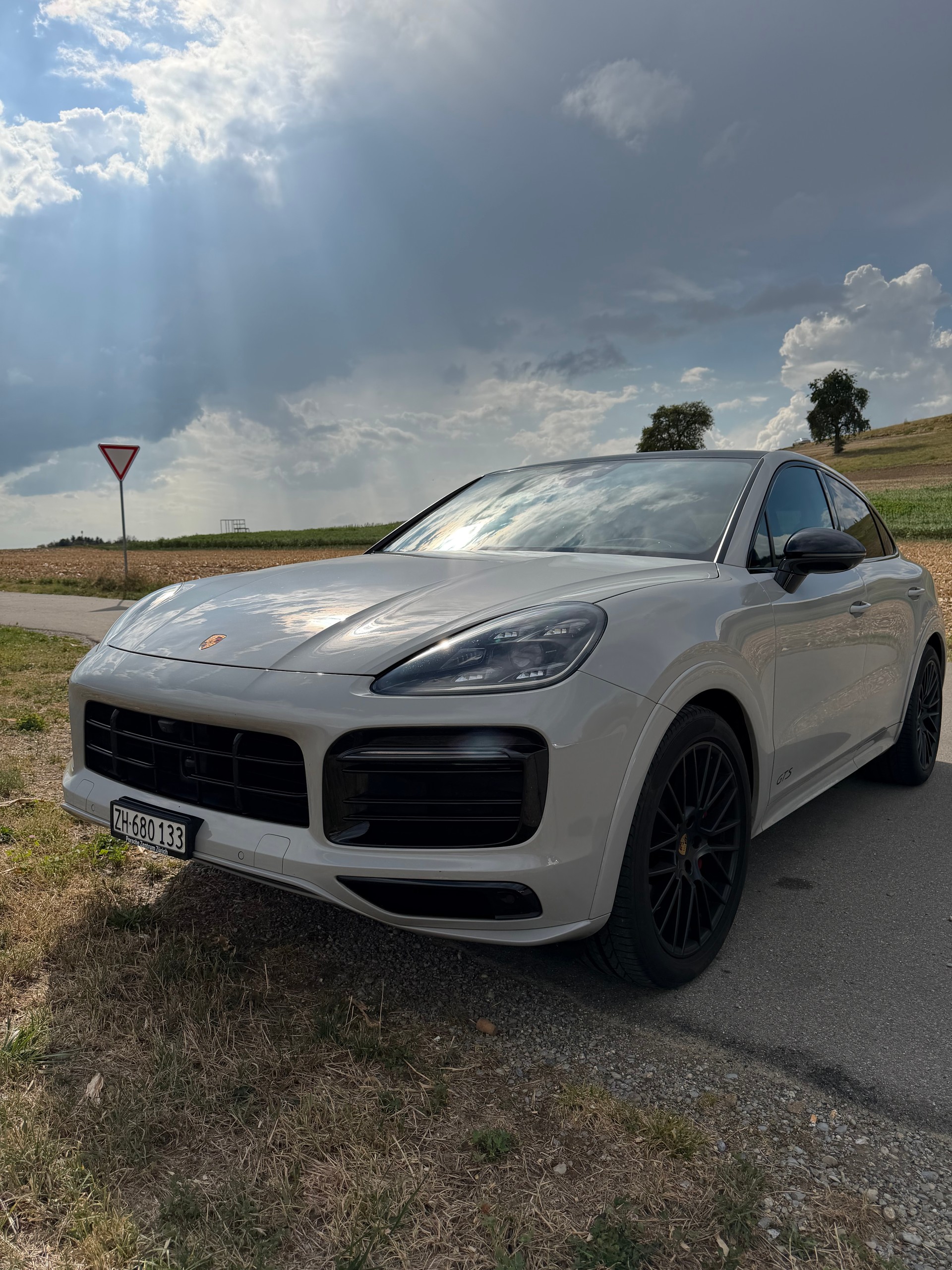 PORSCHE 4.0 V8 GTS Coupé-image-2