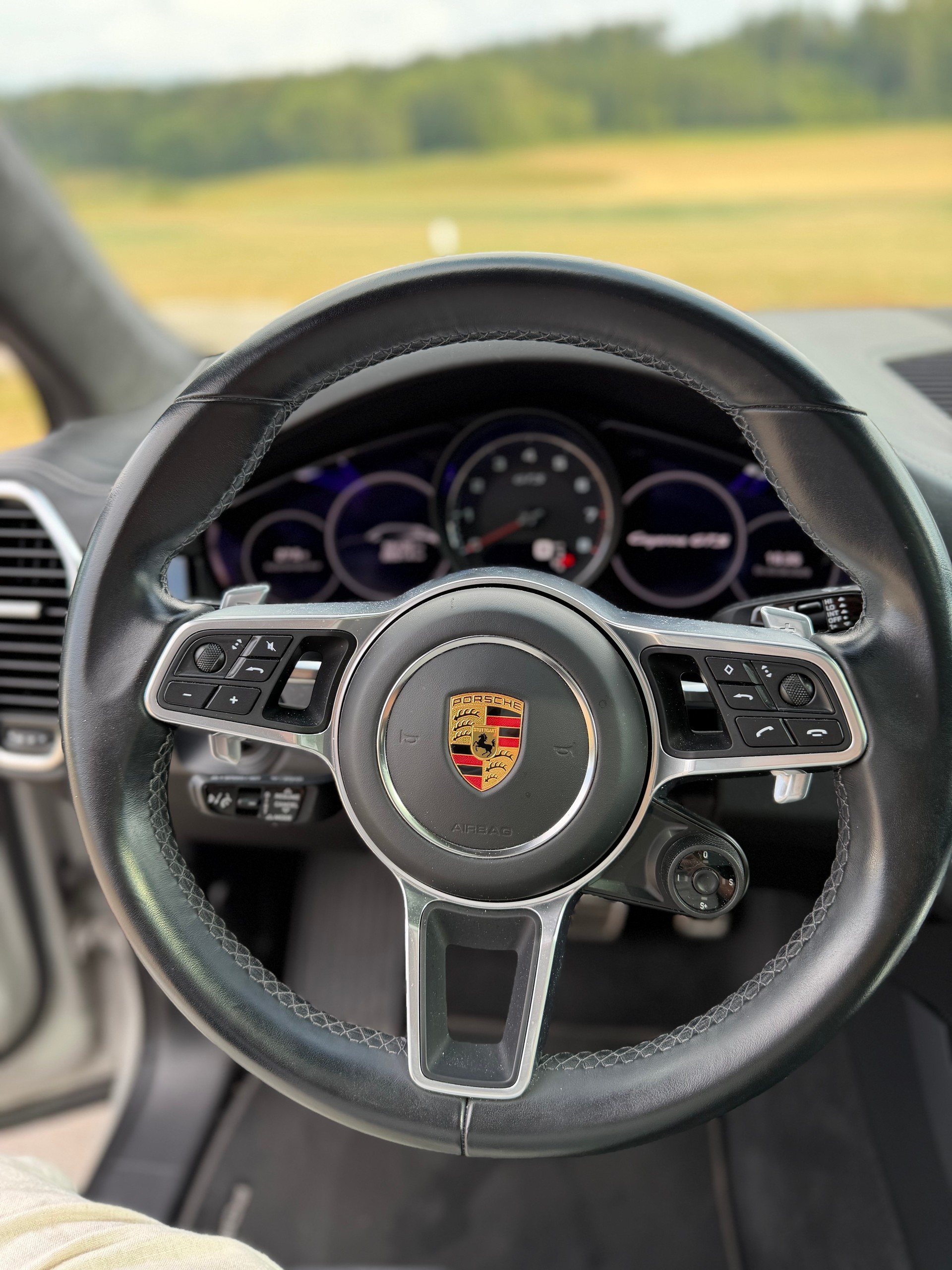 PORSCHE 4.0 V8 GTS Coupé-image-4