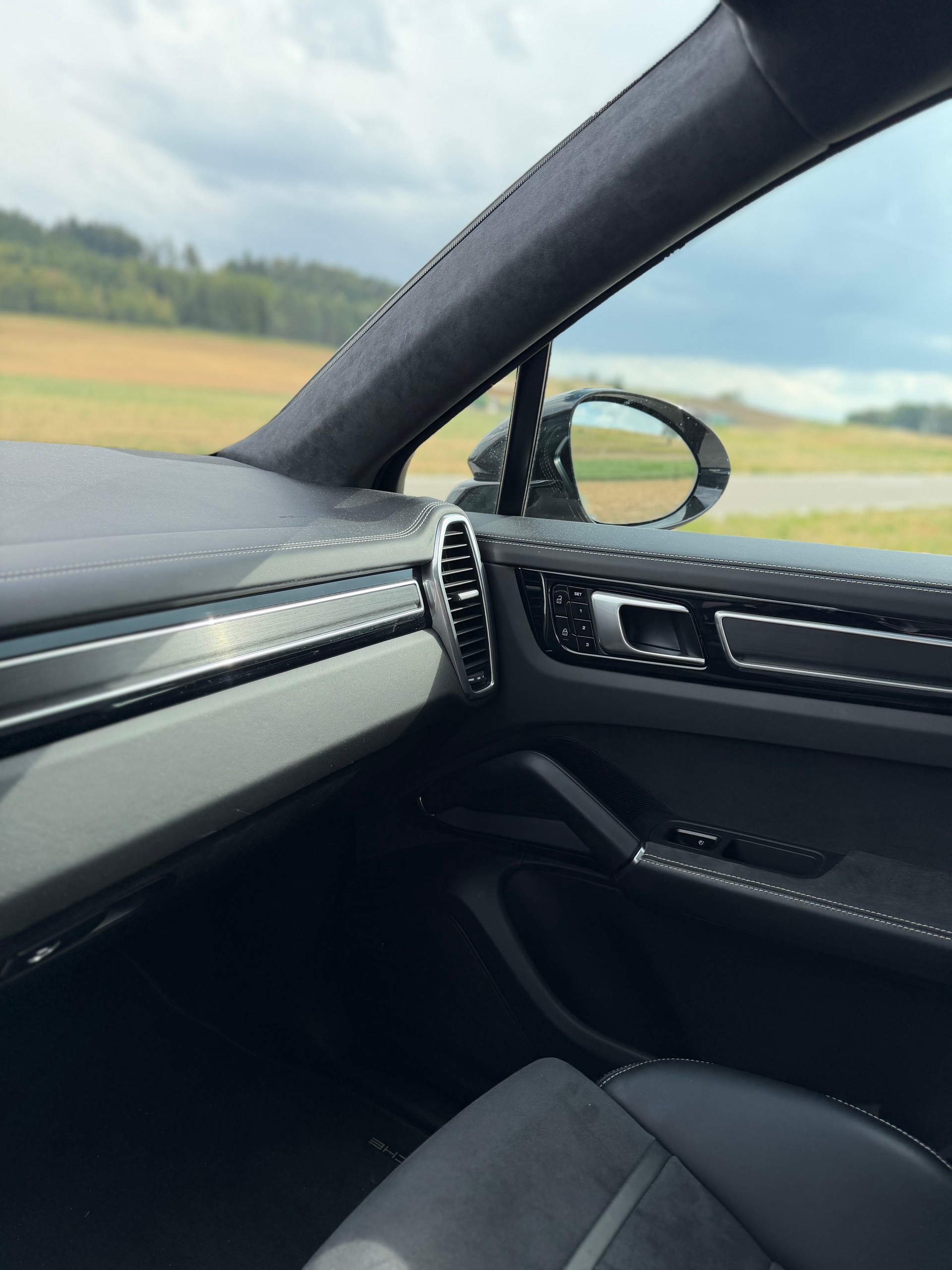 PORSCHE 4.0 V8 GTS Coupé-image-6
