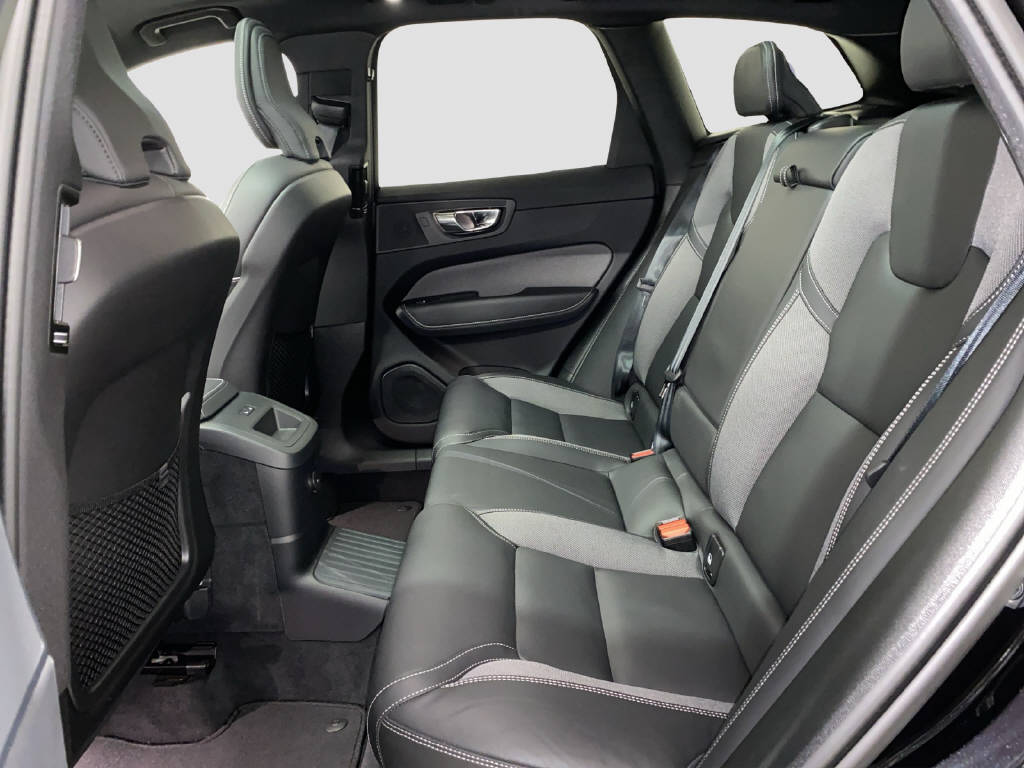 VOLVO XC60 2.0 T6 TE Plus Dark eAWD-image-12