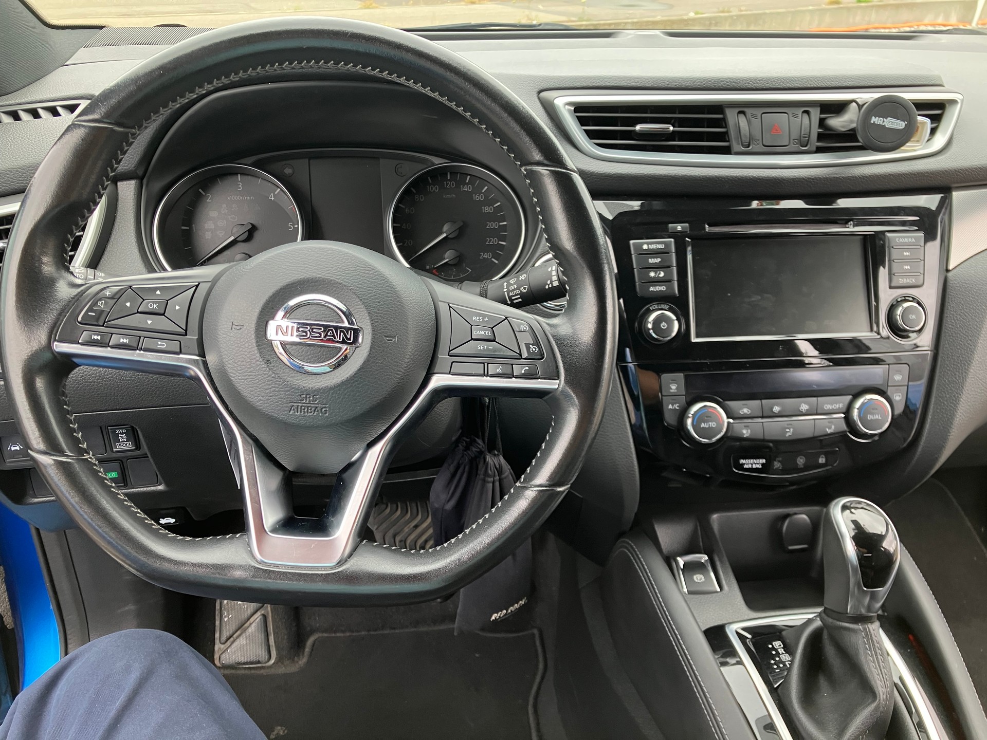 NISSAN Qashqai 1.7 dCi Tekna+ 4x4-image-4