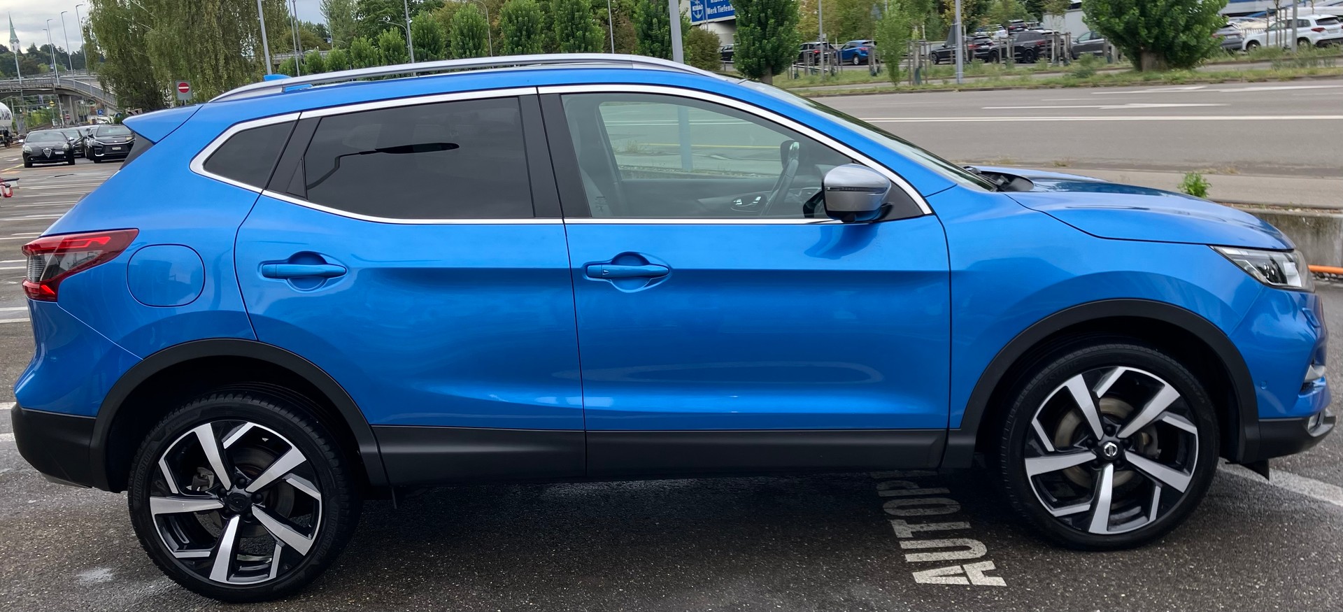 NISSAN Qashqai 1.7 dCi Tekna+ 4x4-image-5