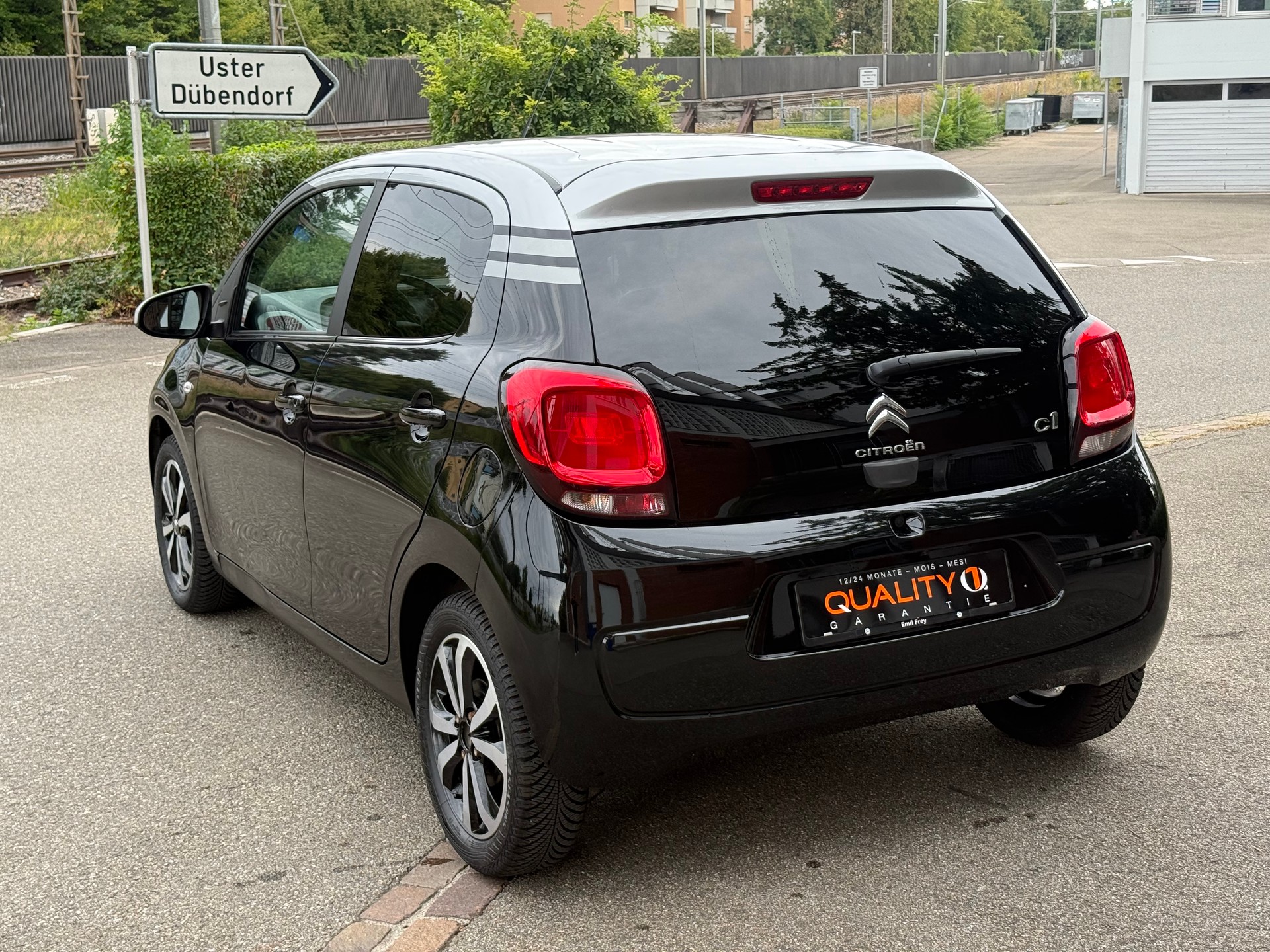 CITROEN C1 1.0 VTi ETG5 Shine Edition-image-5