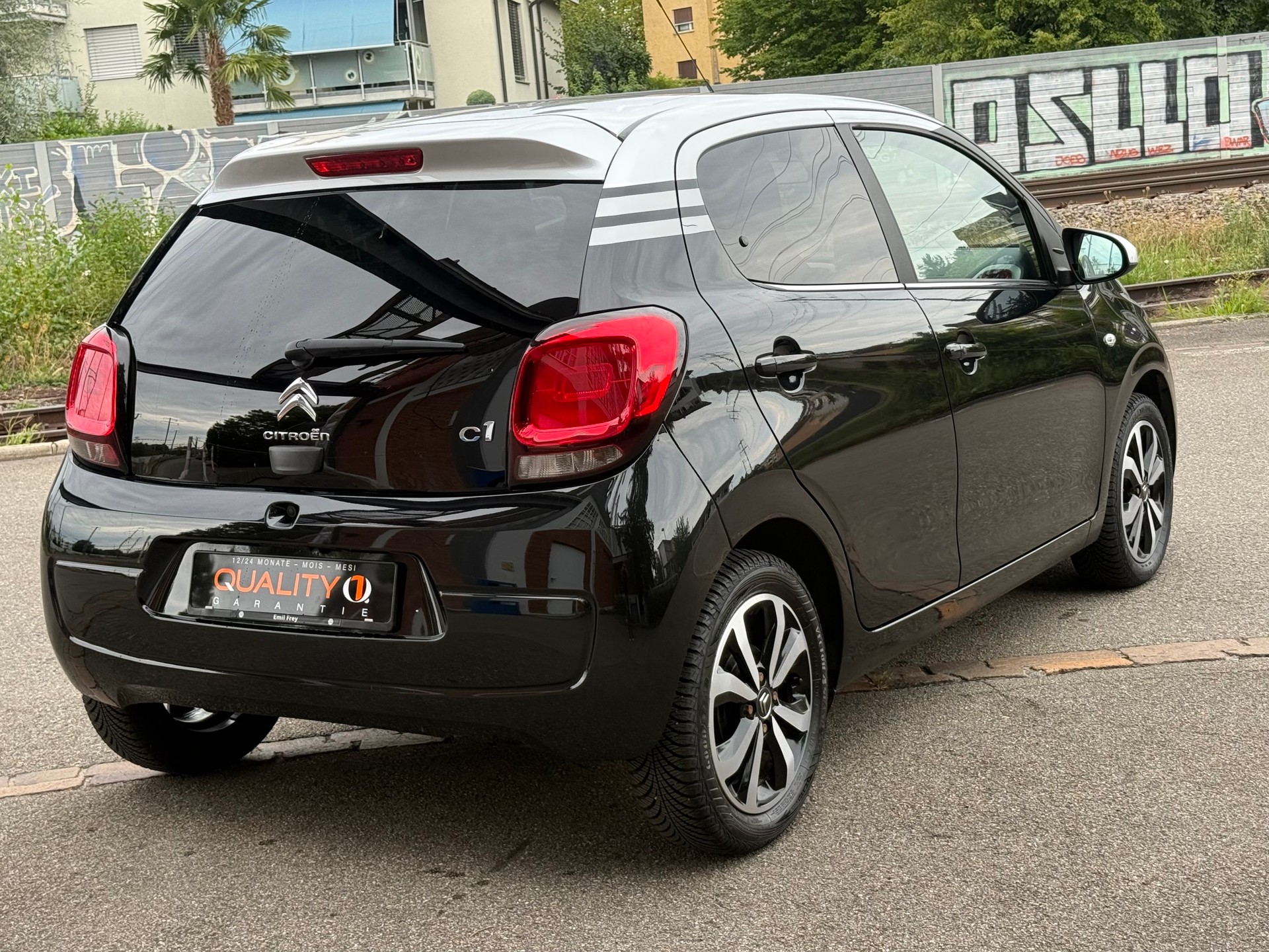 CITROEN C1 1.0 VTi ETG5 Shine Edition-image-3