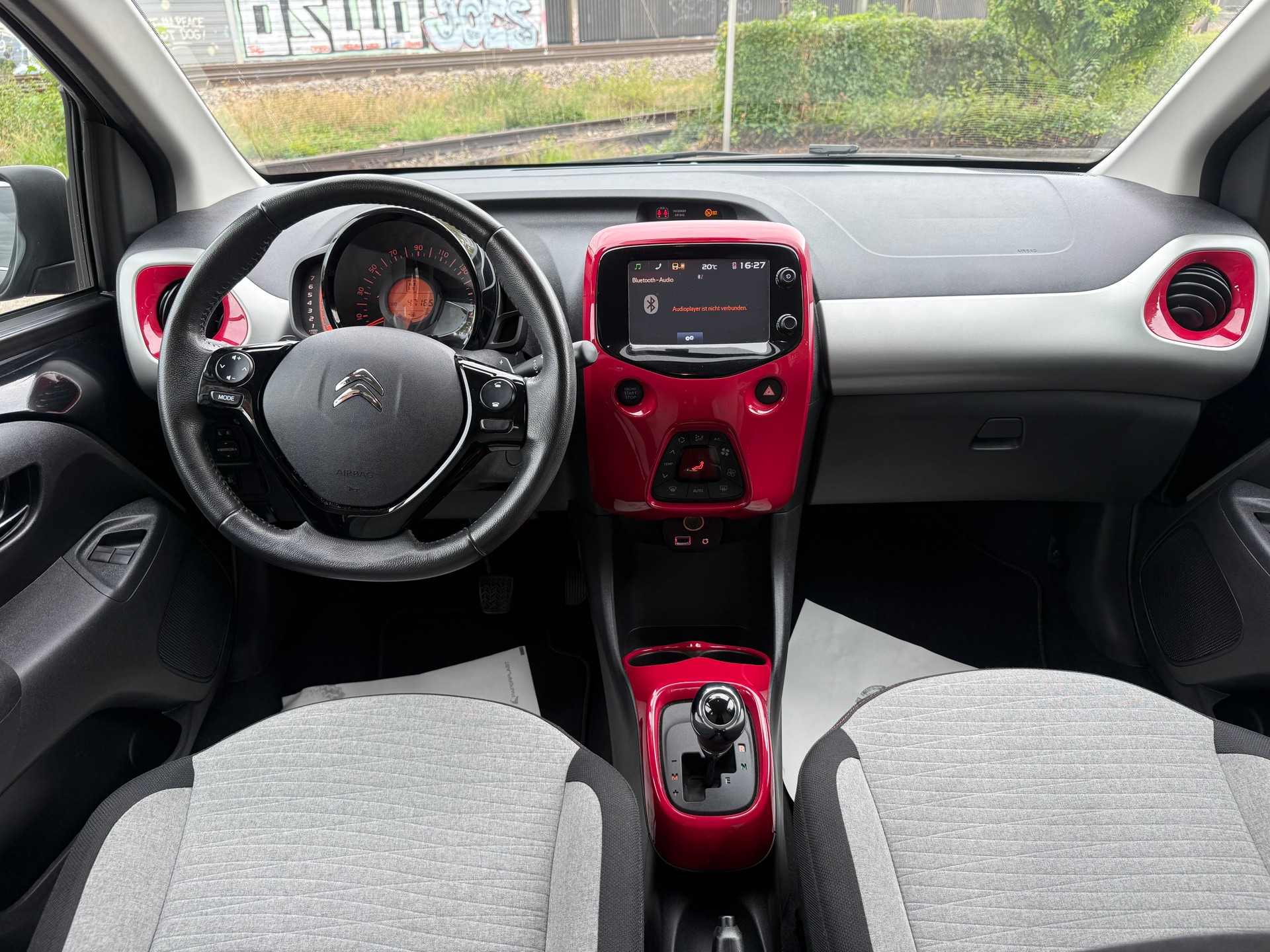 CITROEN C1 1.0 VTi ETG5 Shine Edition-image-8