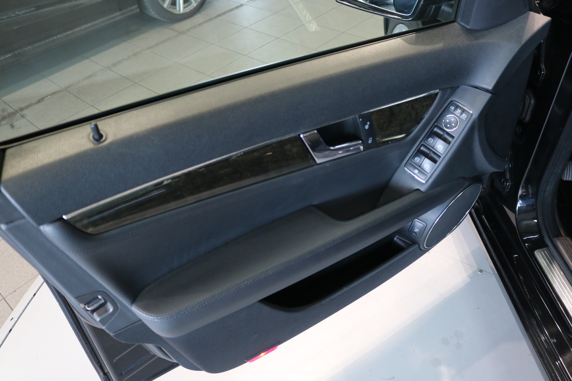 MERCEDES-BENZ C 300 (280) Avantgarde 4Matic 7G-Tronic-image-26