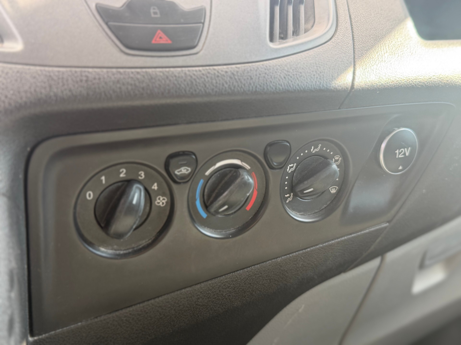 FORD Transit Custom Van 250 L1H1 Startup-image-11