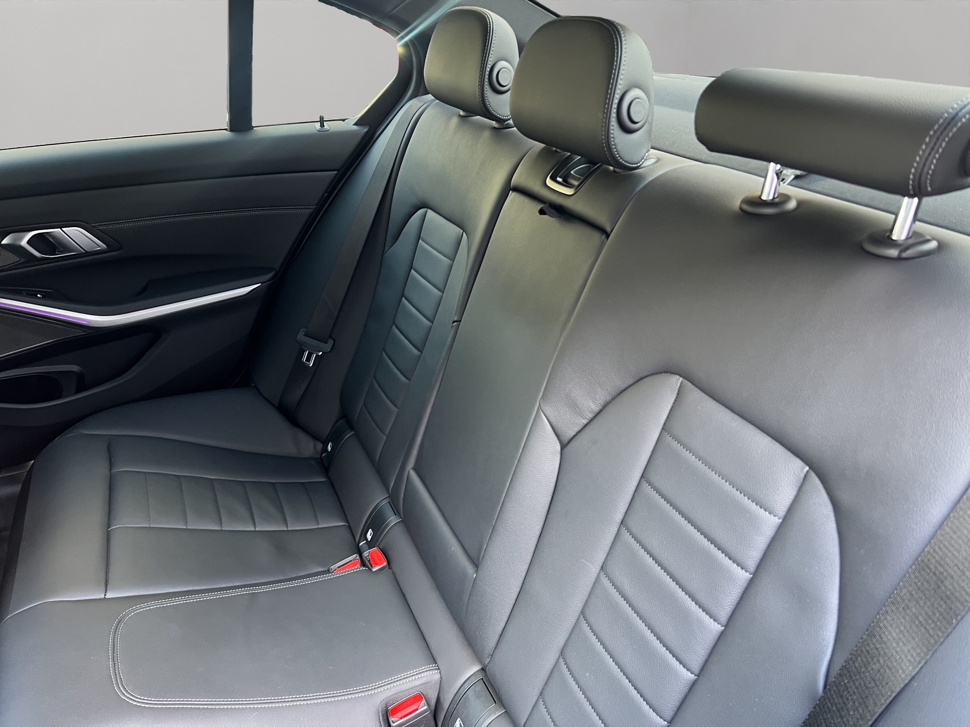 BMW 320d xDrive 48V Pure M Sport Steptronic-image-18