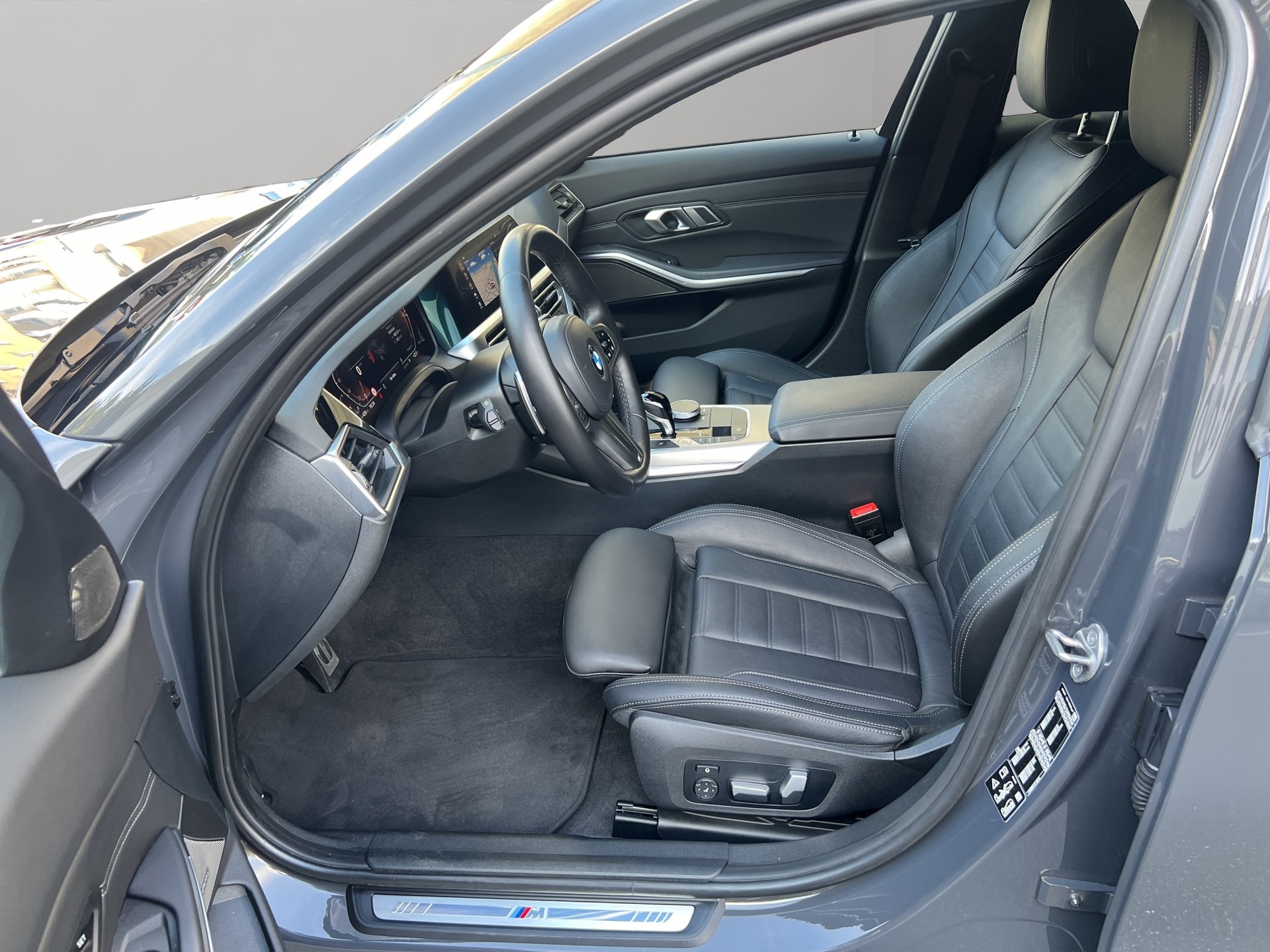 BMW 320d xDrive 48V Pure M Sport Steptronic-image-10