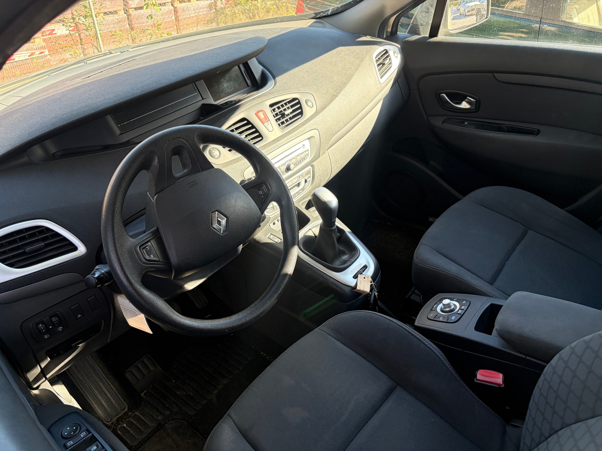 RENAULT Scénic 2.0 16V Privilège X-Tronic CVT-image-5