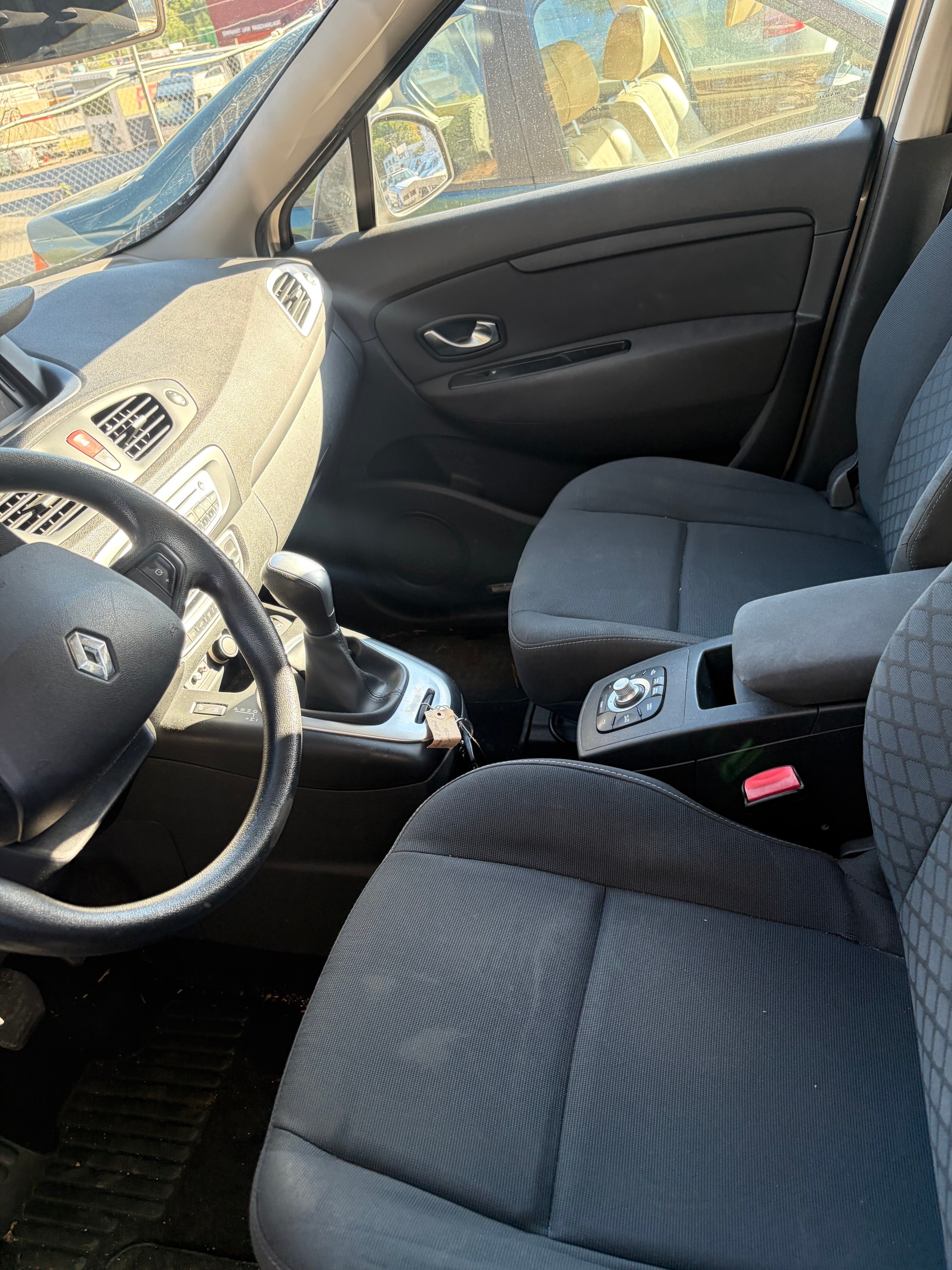 RENAULT Scénic 2.0 16V Privilège X-Tronic CVT-image-3