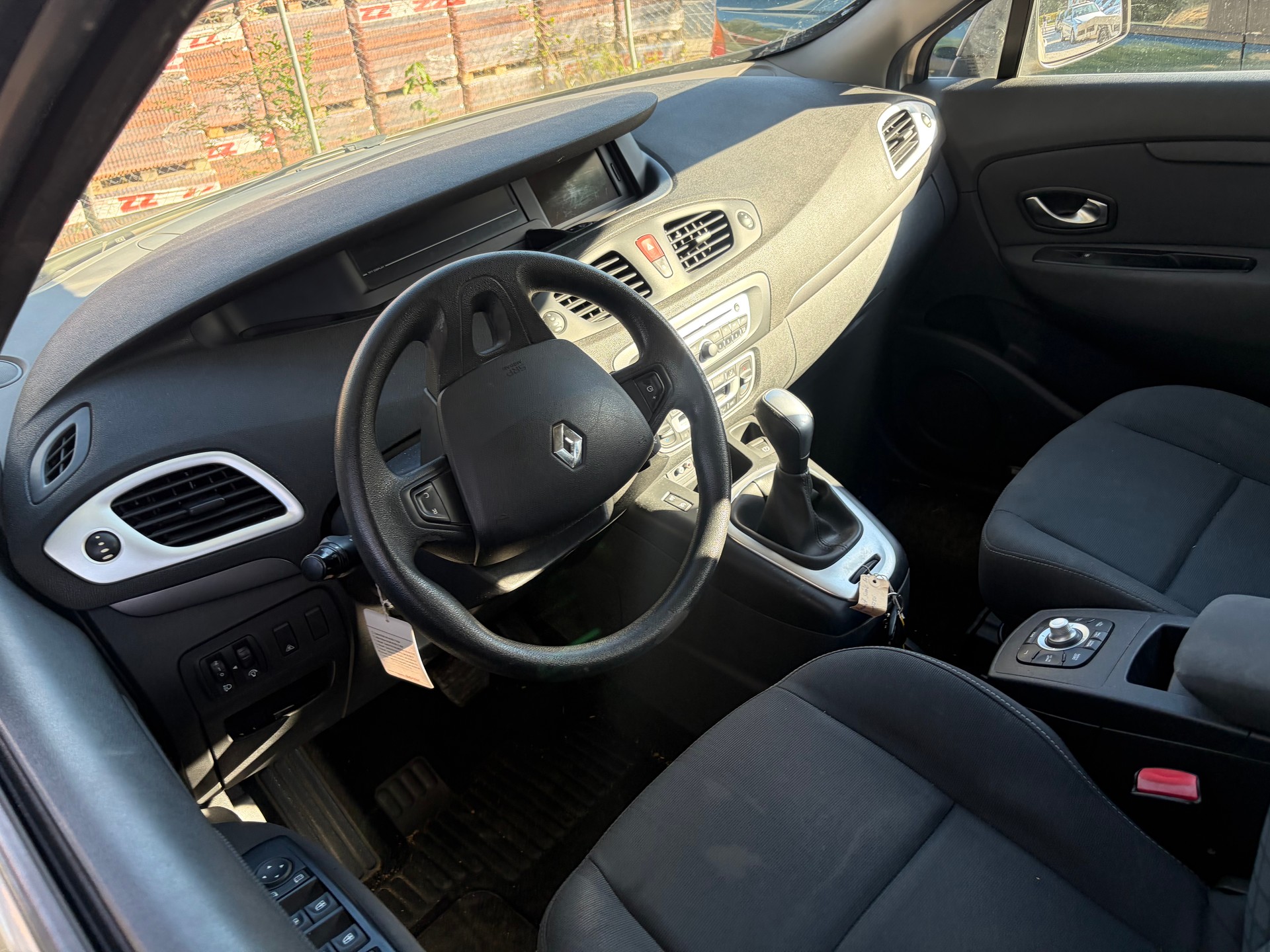 RENAULT Scénic 2.0 16V Privilège X-Tronic CVT-image-4