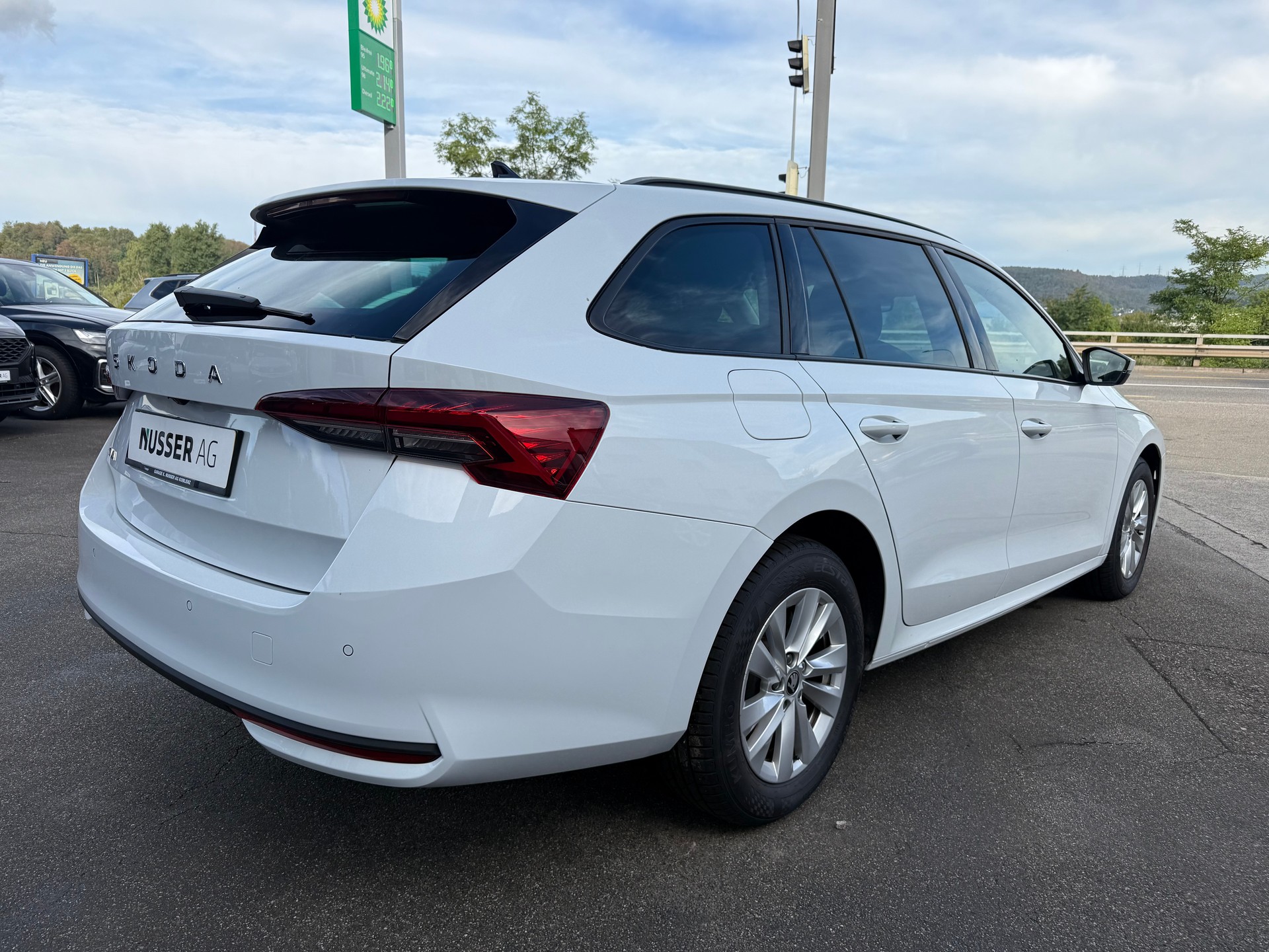SKODA Octavia Combi 1.5 TSI mHEV DSG Selection-image-2