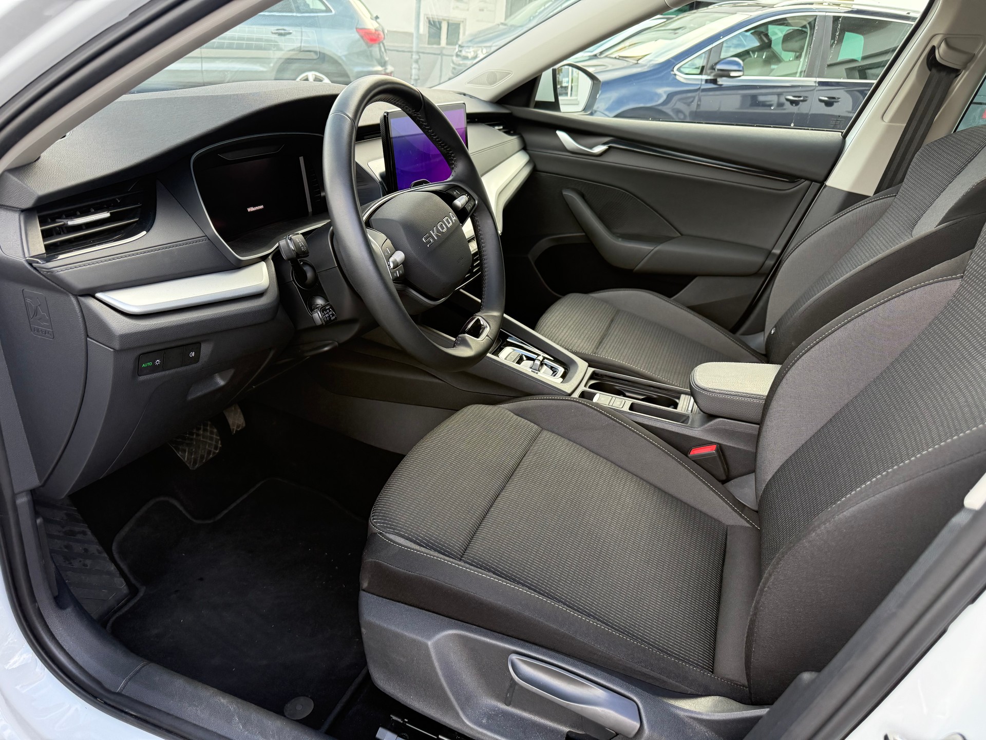 SKODA Octavia Combi 1.5 TSI mHEV DSG Selection-image-9