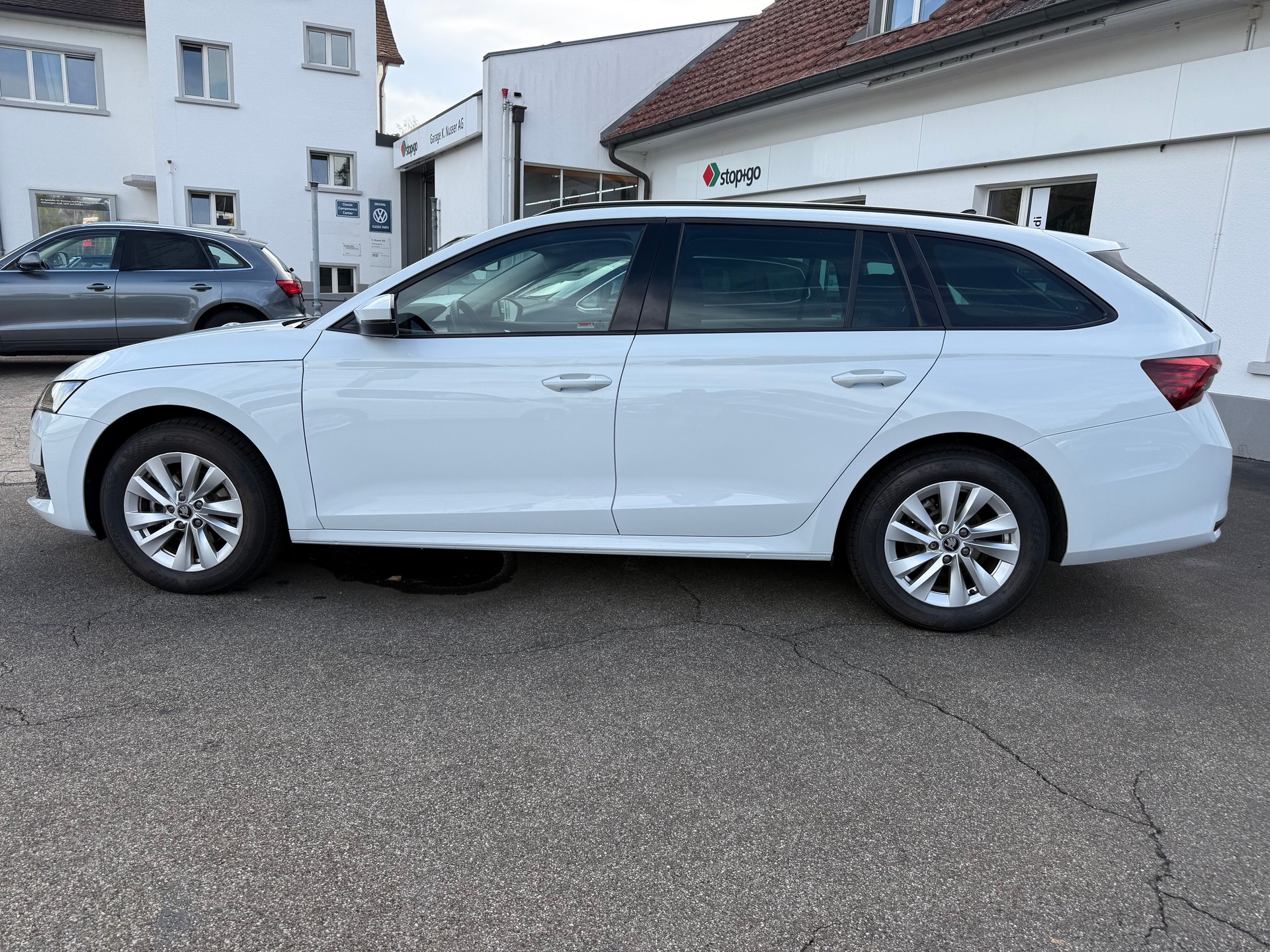 SKODA Octavia Combi 1.5 TSI mHEV DSG Selection-image-5