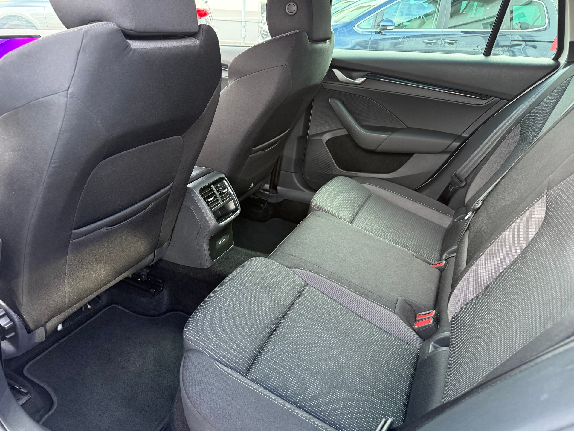 SKODA Octavia Combi 1.5 TSI mHEV DSG Selection-image-10