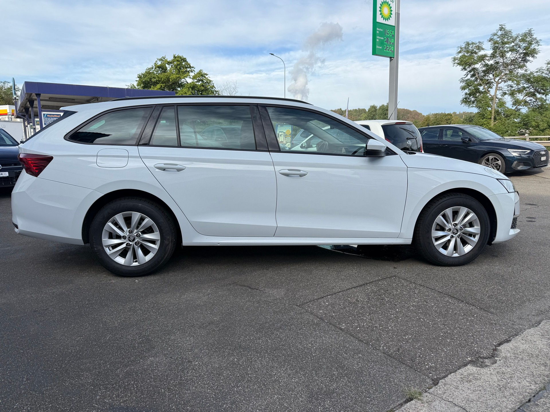 SKODA Octavia Combi 1.5 TSI mHEV DSG Selection-image-1