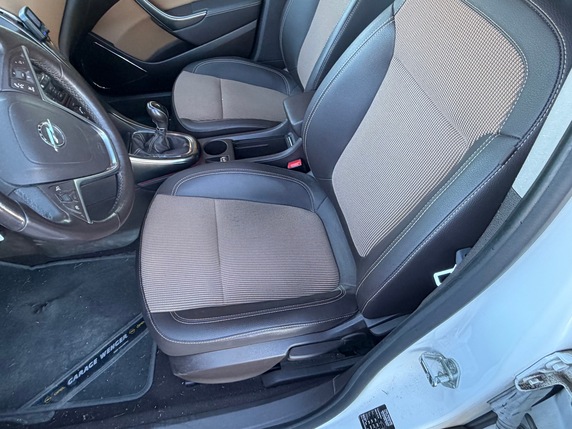 OPEL Astra SportsTourer 1.6i 16V Turbo Cosmo-image-5