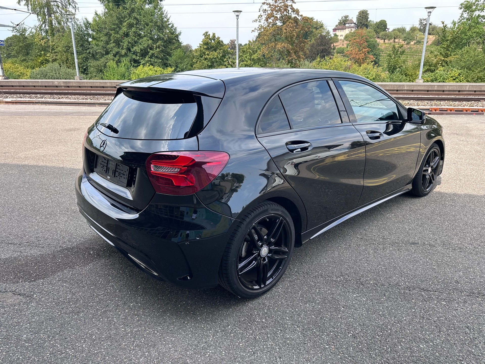MERCEDES-BENZ A 200 AMG Line-image-2