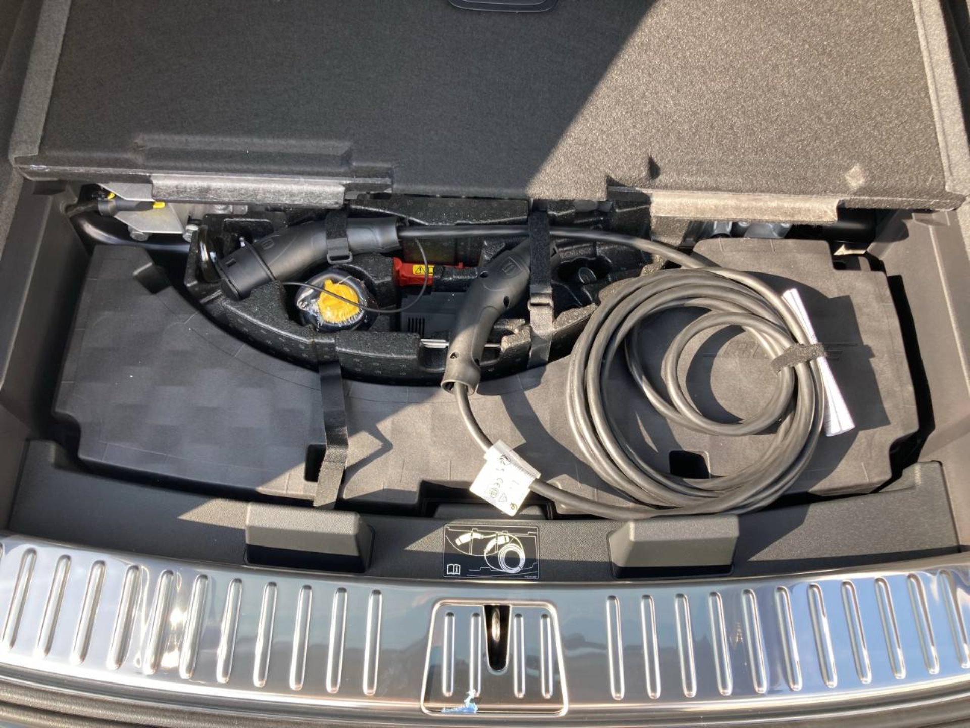 PORSCHE Cayenne E-Hybrid-image-24
