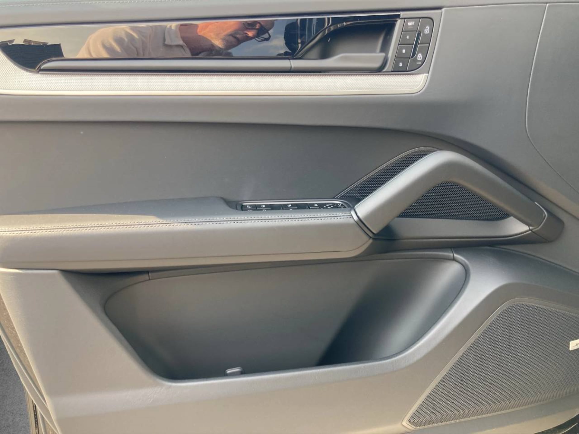 PORSCHE Cayenne E-Hybrid-image-17