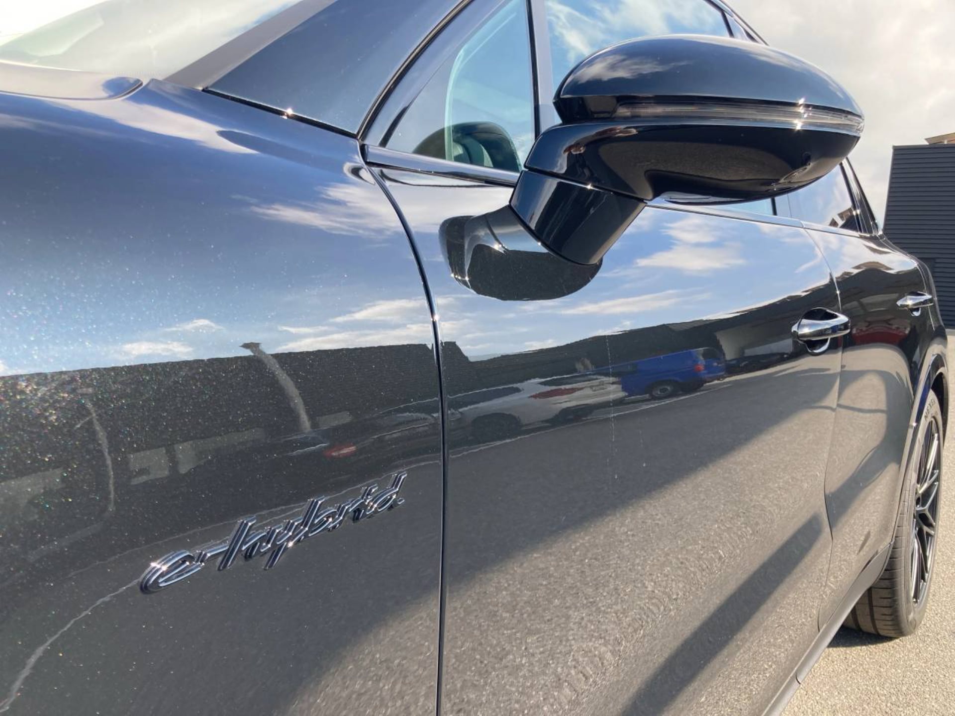 PORSCHE Cayenne E-Hybrid-image-10