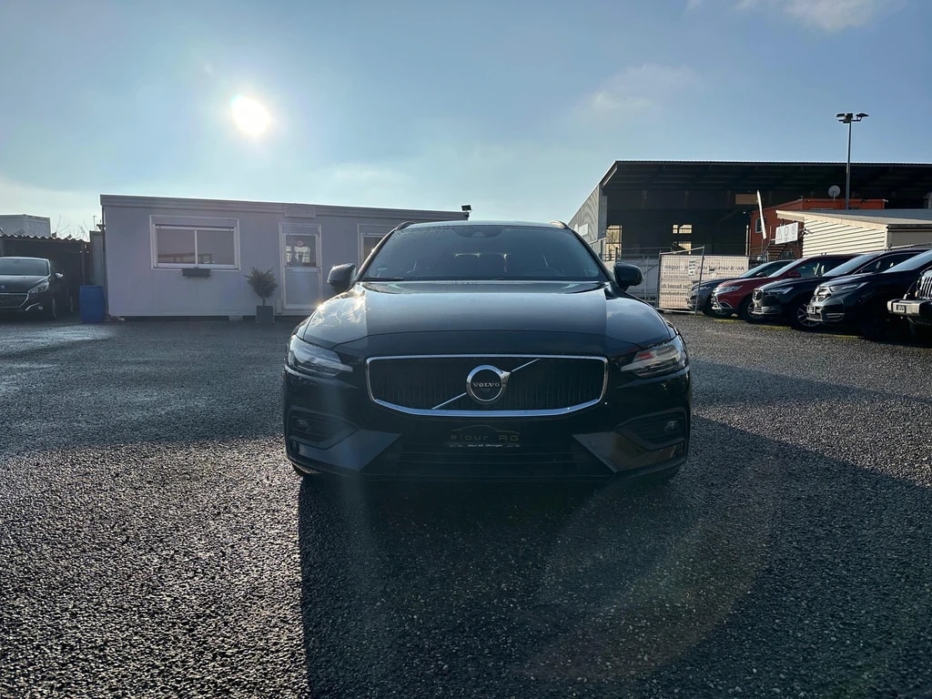 VOLVO V60 D4 Momentum Geartronic-image-0