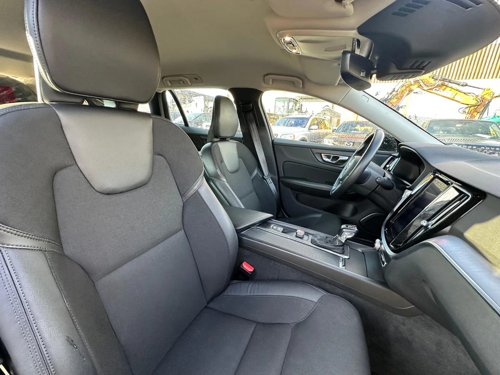 VOLVO V60 D4 Momentum Geartronic-image-8