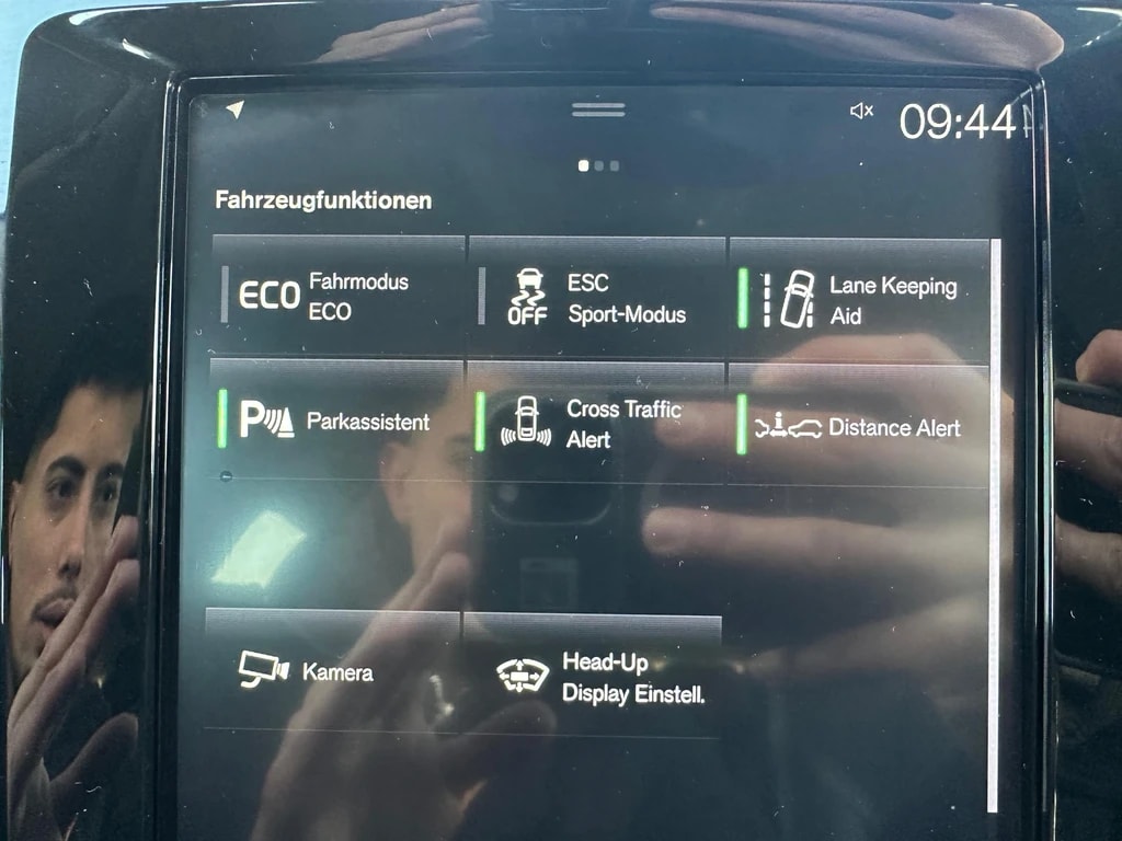 VOLVO V60 D4 Momentum Geartronic-image-11