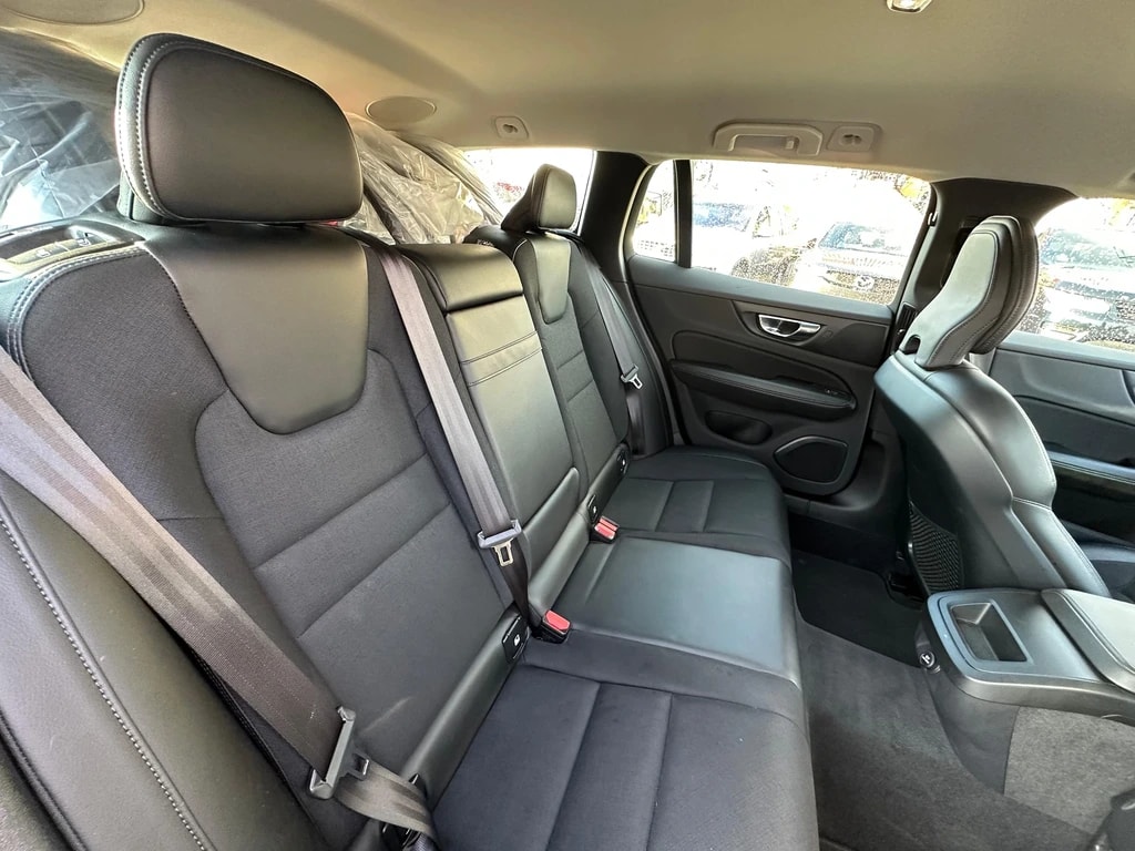 VOLVO V60 D4 Momentum Geartronic-image-9