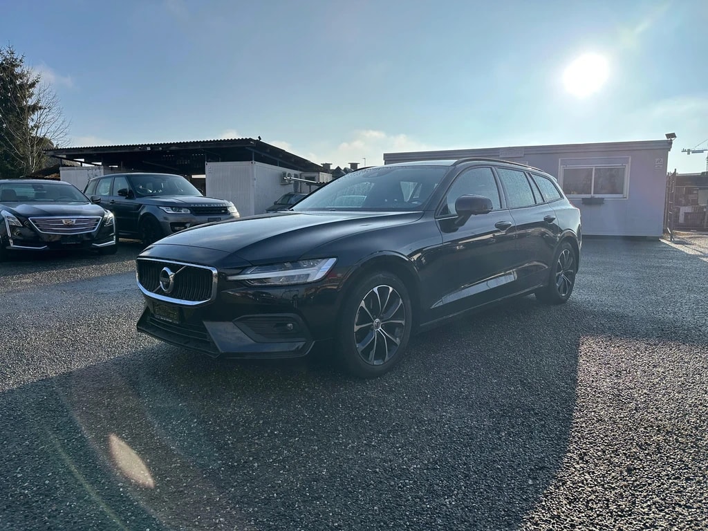 VOLVO V60 D4 Momentum Geartronic-image-1