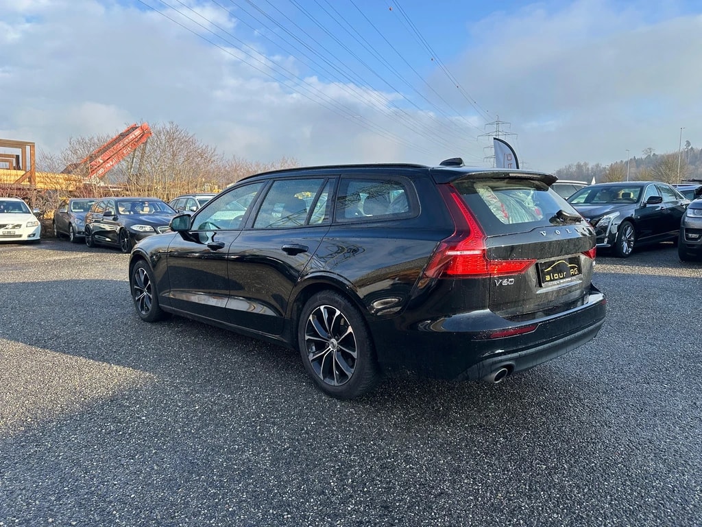 VOLVO V60 D4 Momentum Geartronic-image-2
