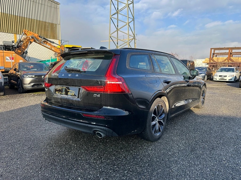 VOLVO V60 D4 Momentum Geartronic-image-4