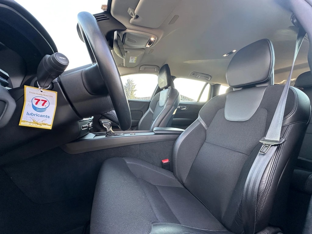 VOLVO V60 D4 Momentum Geartronic-image-7