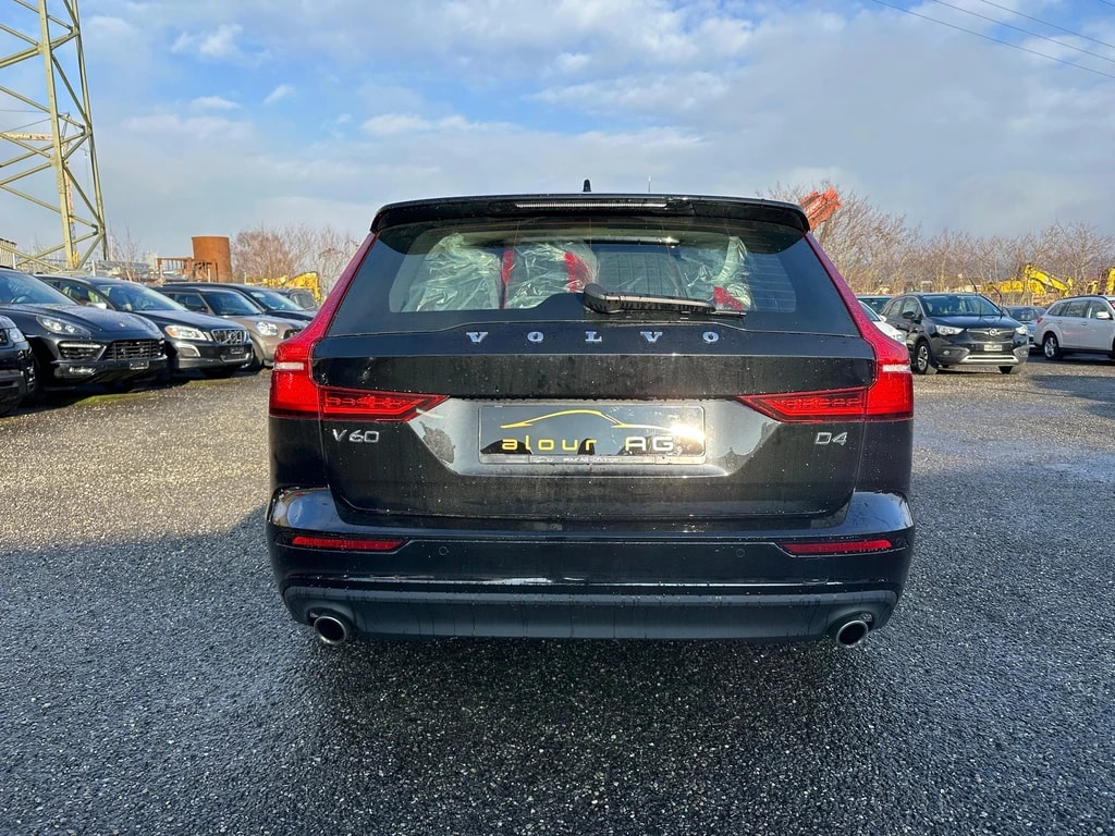 VOLVO V60 D4 Momentum Geartronic-image-3