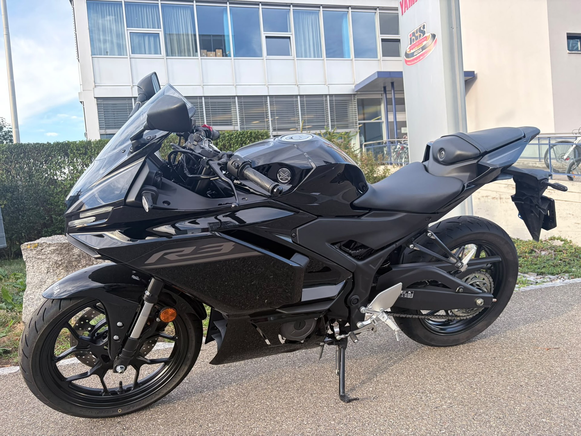 YAMAHA YZF-R3-showroom-element-1