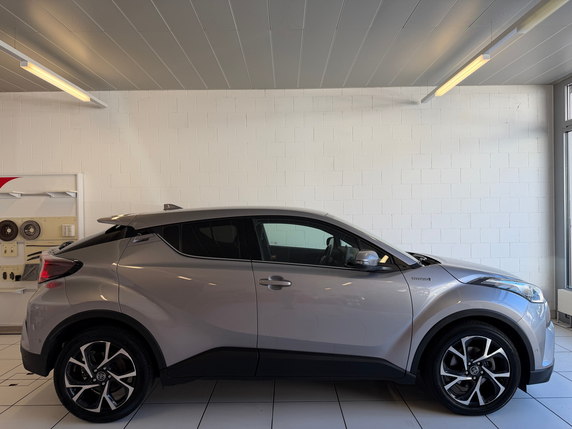 TOYOTA C-HR 1.8 HSD CVT Trend-image-4