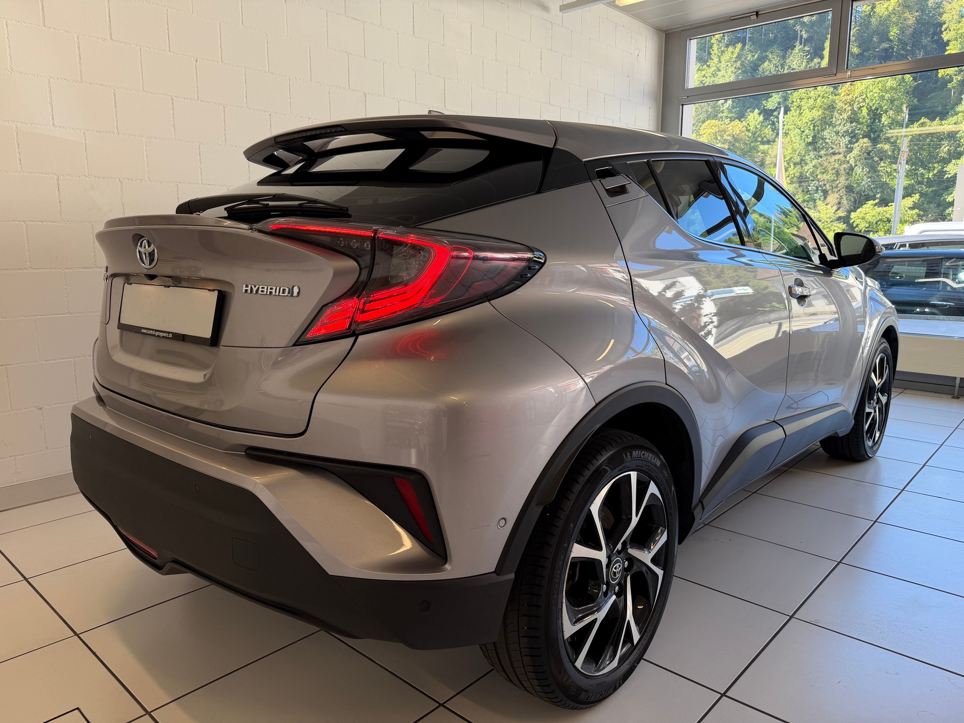 TOYOTA C-HR 1.8 HSD CVT Trend-image-3