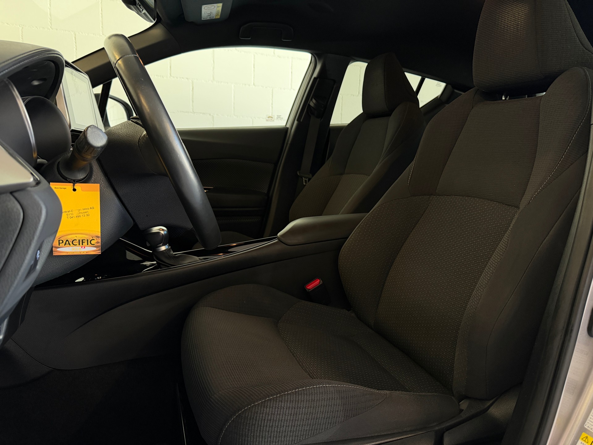 TOYOTA C-HR 1.8 HSD CVT Trend-image-10