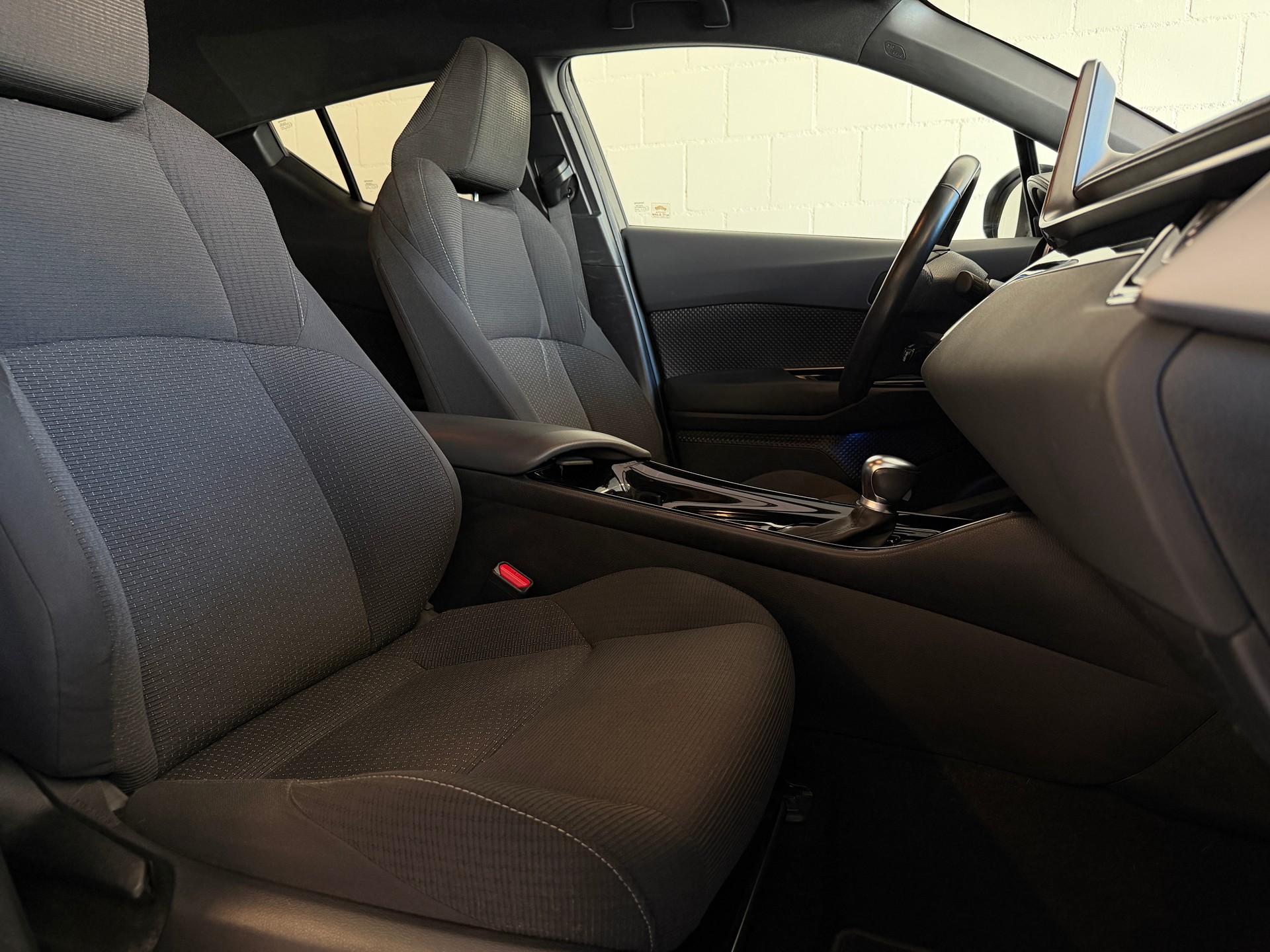 TOYOTA C-HR 1.8 HSD CVT Trend-image-9