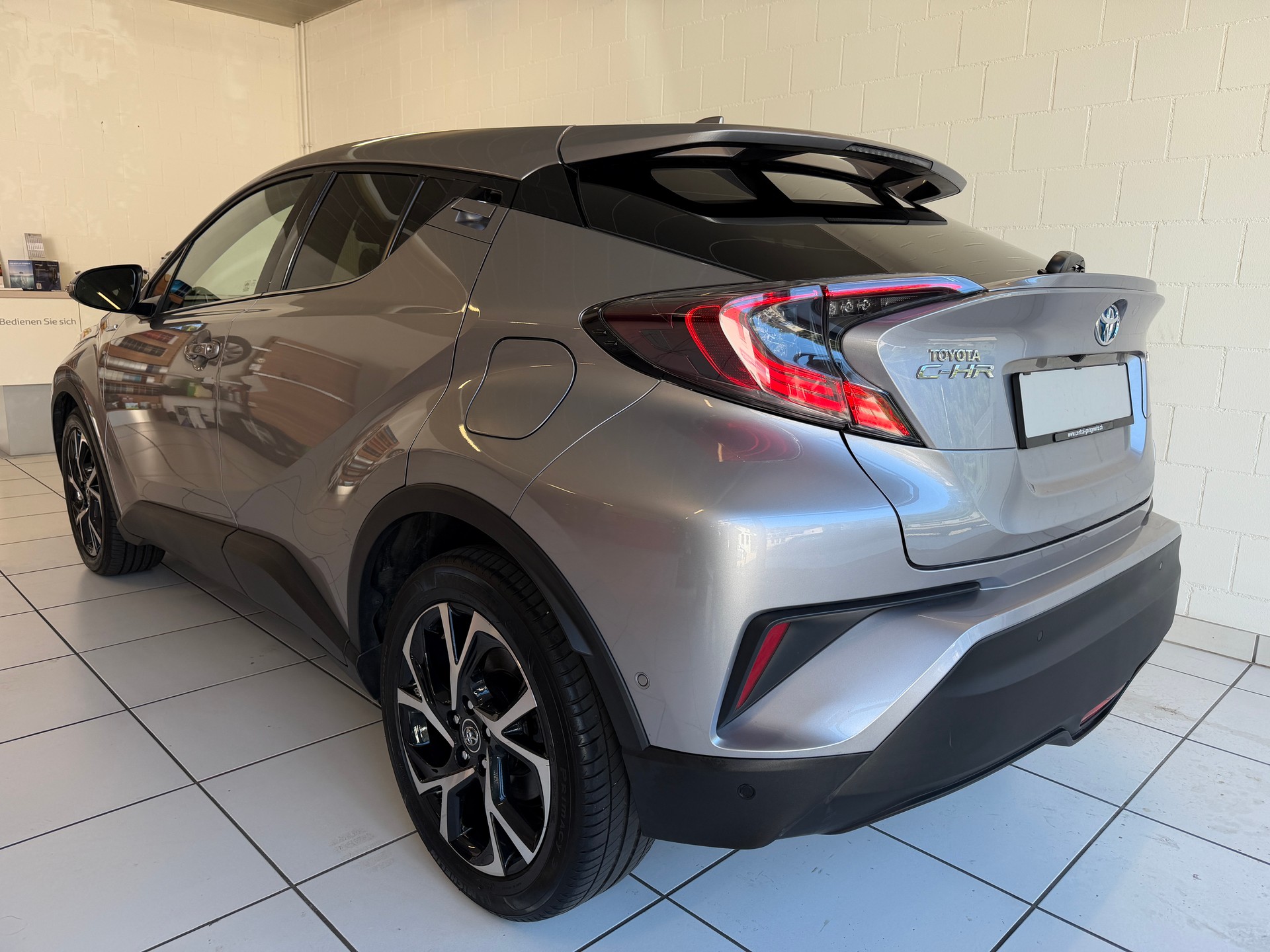 TOYOTA C-HR 1.8 HSD CVT Trend-image-2