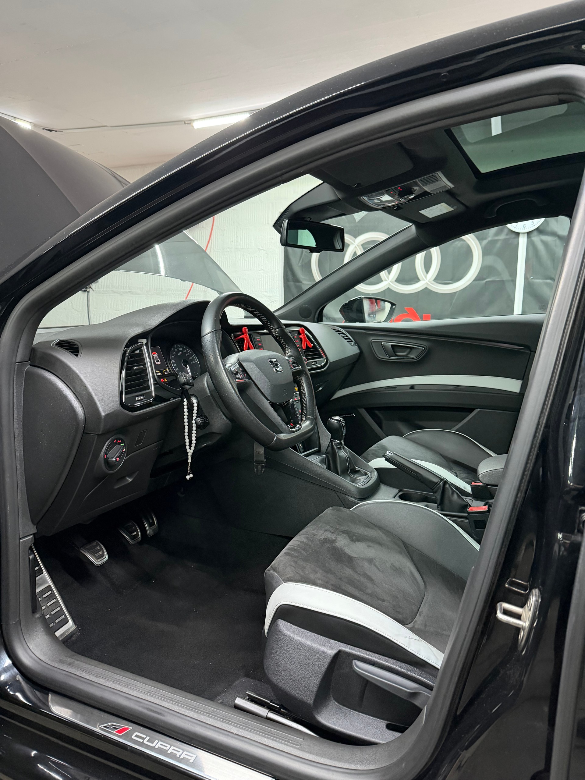 SEAT 2.0 TSI 280 Cupra-image-2