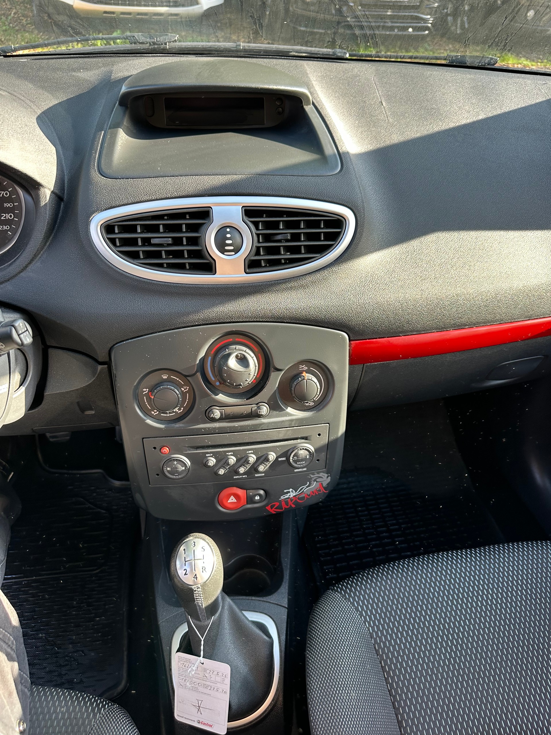 RENAULT Clio 1.2 16V Turbo Rip Curl-image-13