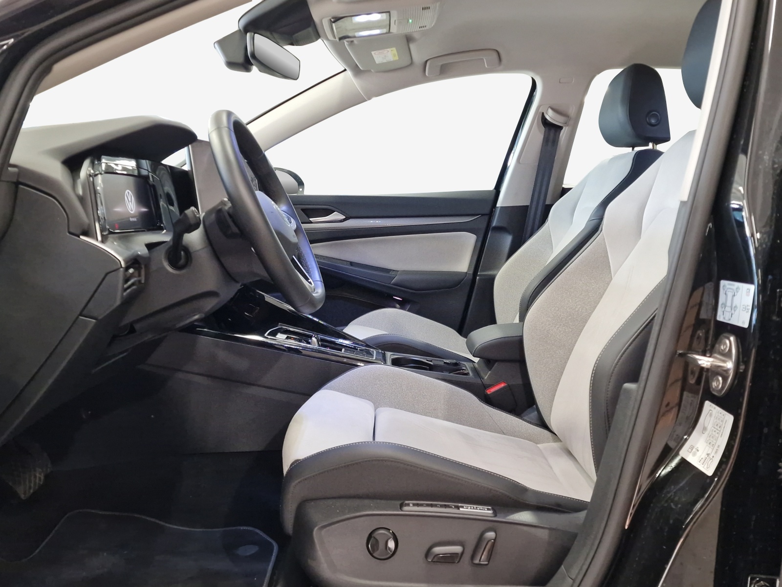 VW Golf 1.5 e TSI mHEV Style DSG-image-7