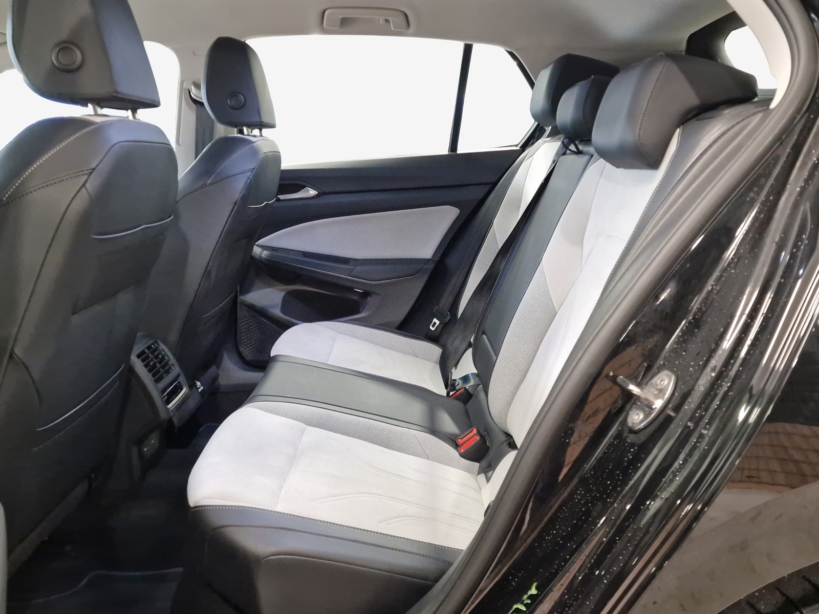 VW Golf 1.5 e TSI mHEV Style DSG-image-11