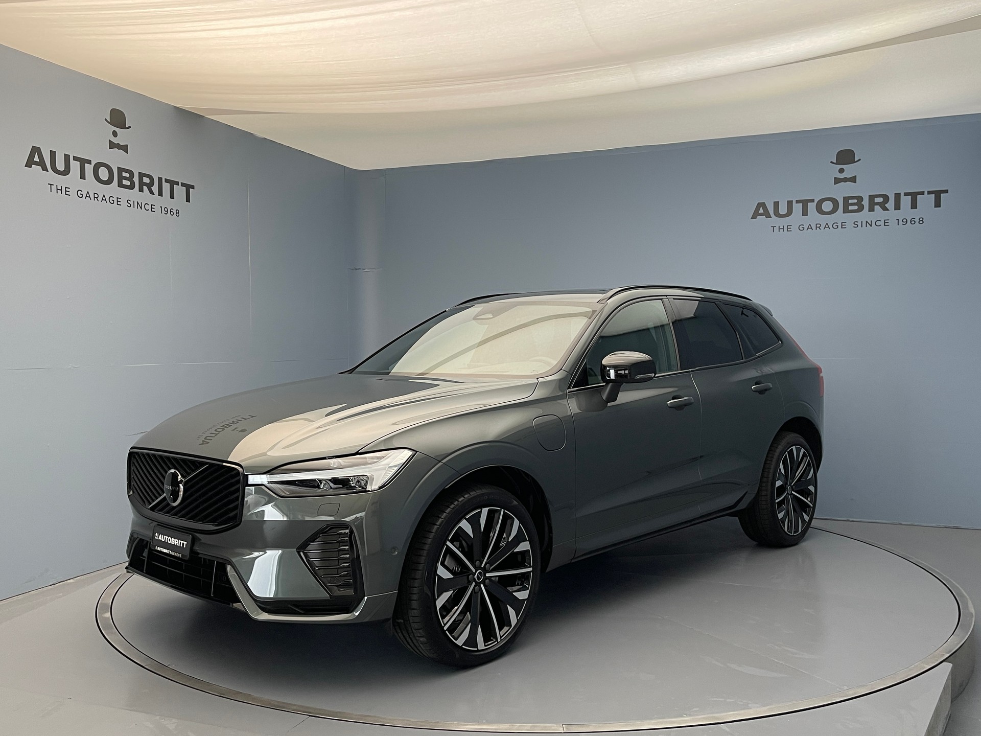 VOLVO XC60 2.0 T6 TE Ultra Dark eAWD-image-0