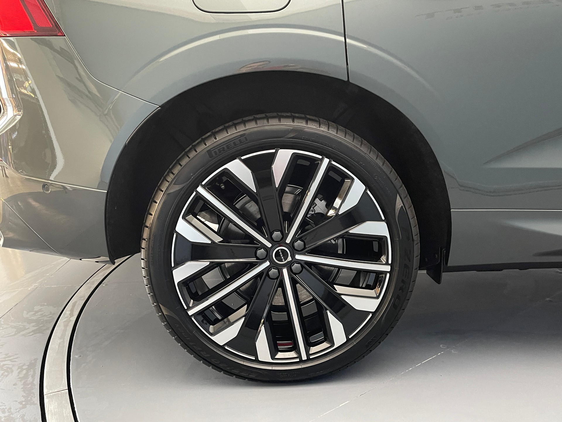 VOLVO XC60 2.0 T6 TE Ultra Dark eAWD-image-4