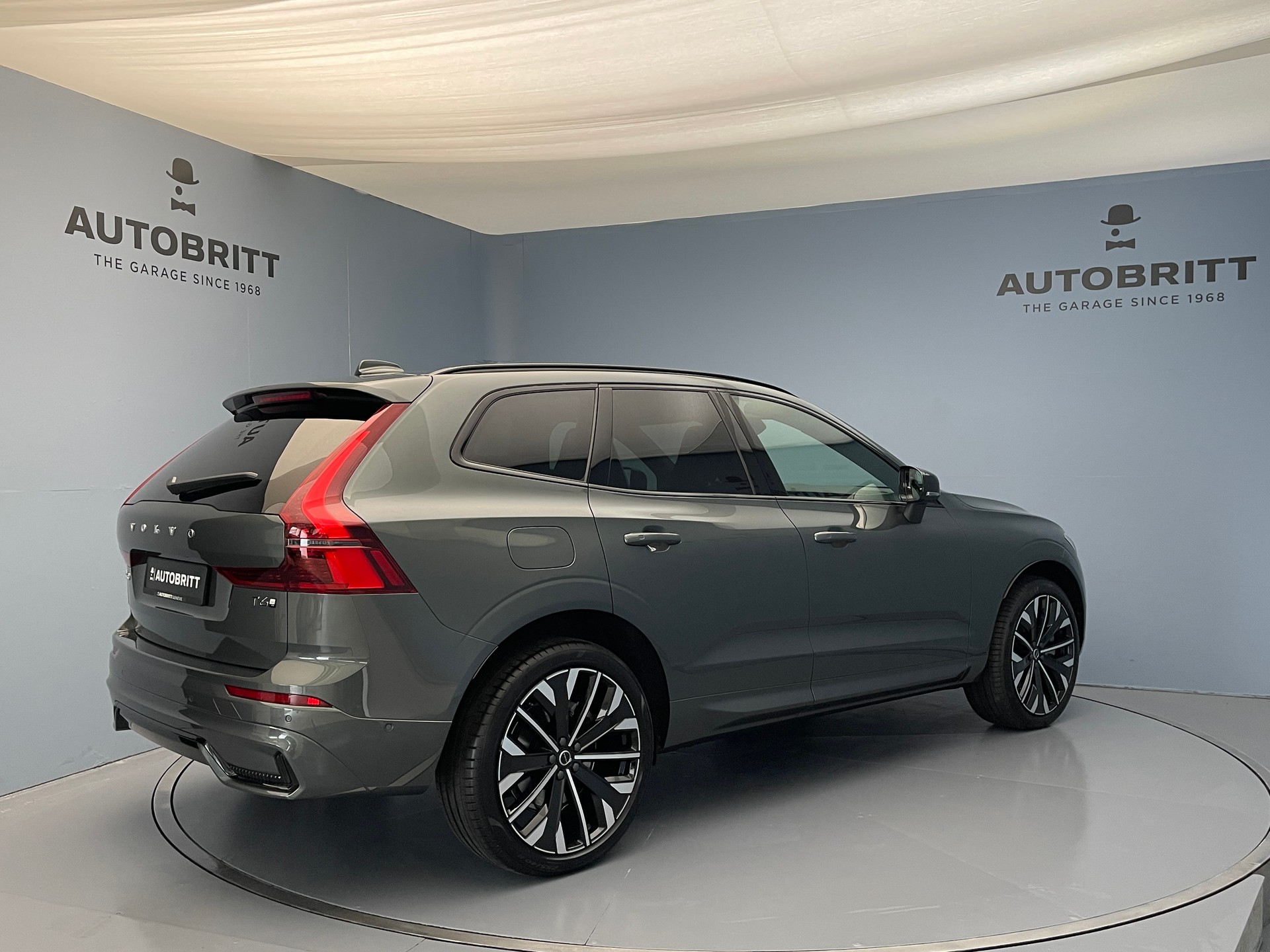 VOLVO XC60 2.0 T6 TE Ultra Dark eAWD-image-3